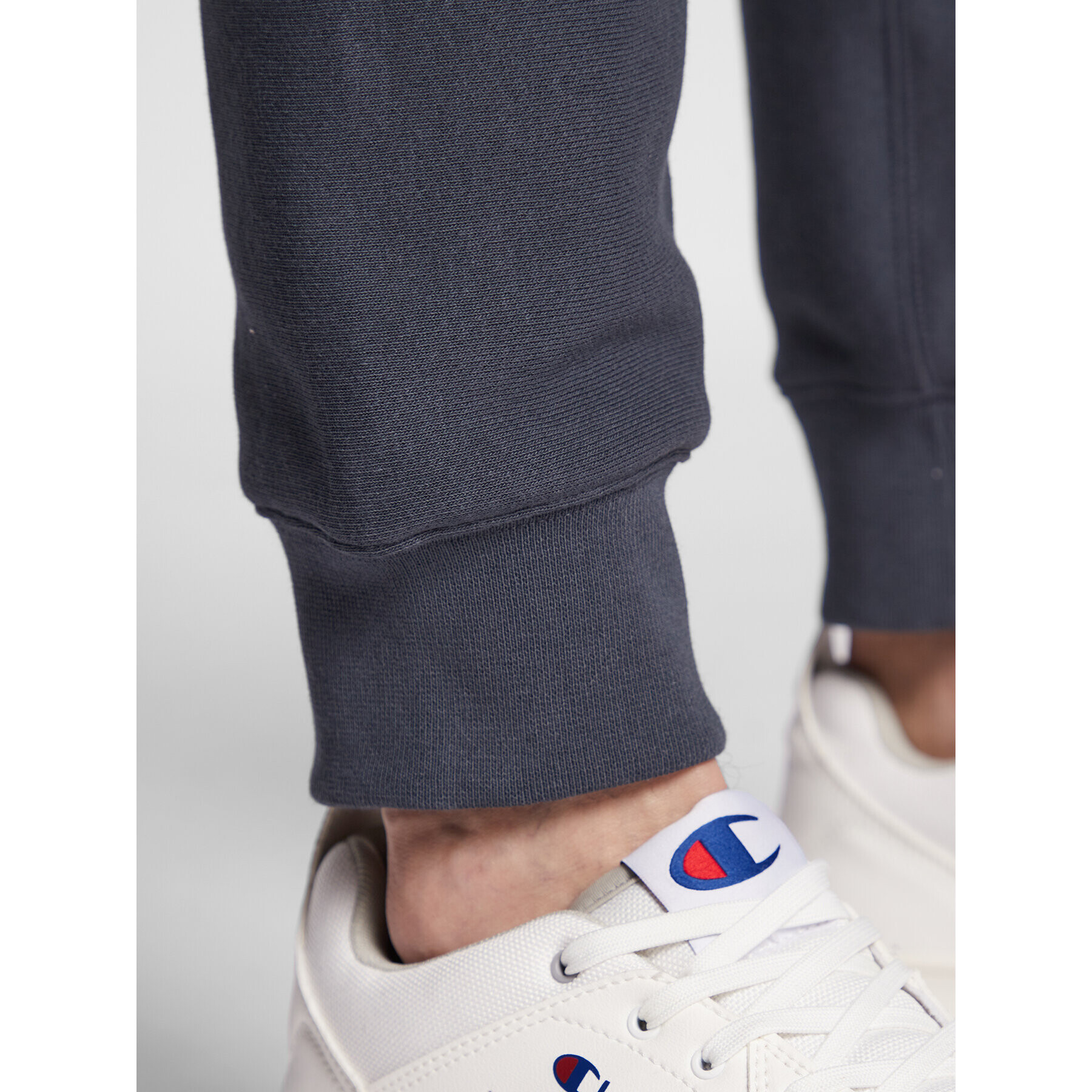 Champion Долнище анцуг Ribbed Cuffs Reverse Weave 216541 Сив Custom Fit - Pepit.bg