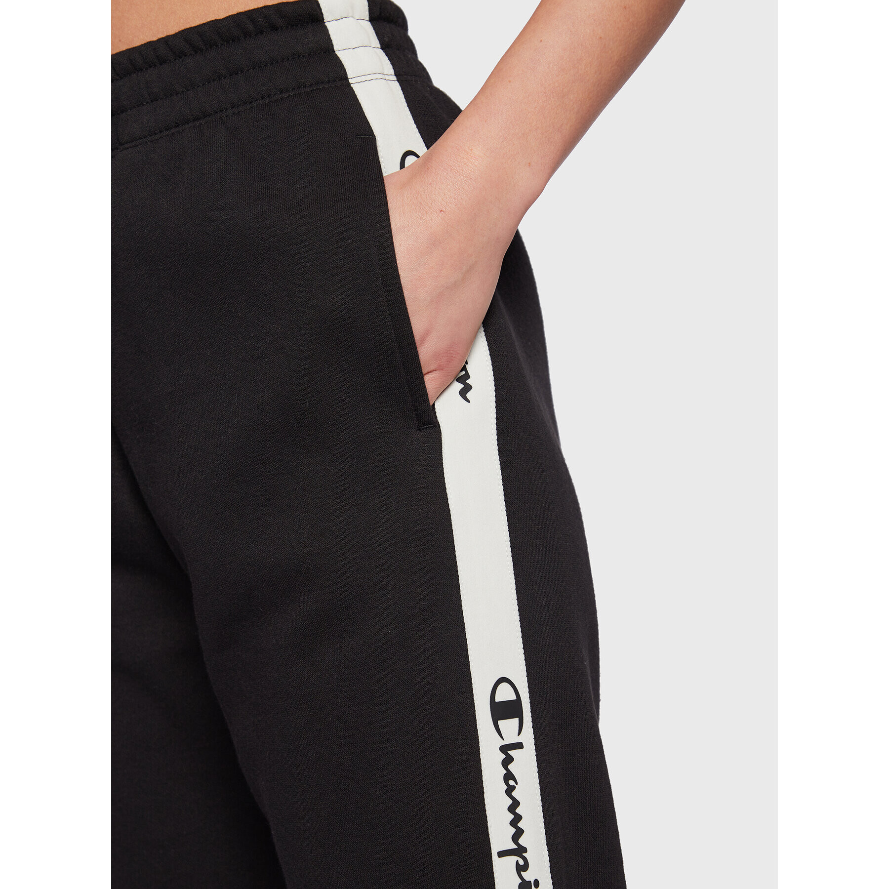 Champion Долнище анцуг Slide Tape 115576 Черен Regular Fit - Pepit.bg