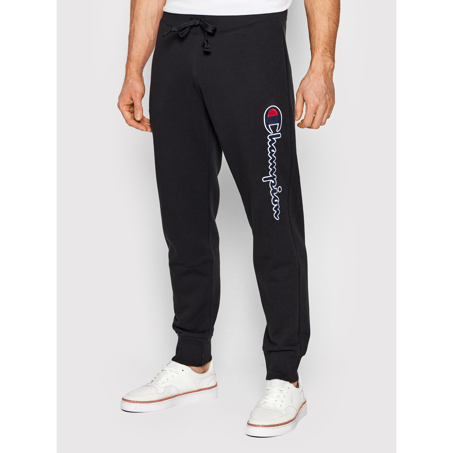 Champion Долнище анцуг Vertical Logo 217062 Черен Regular Fit - Pepit.bg