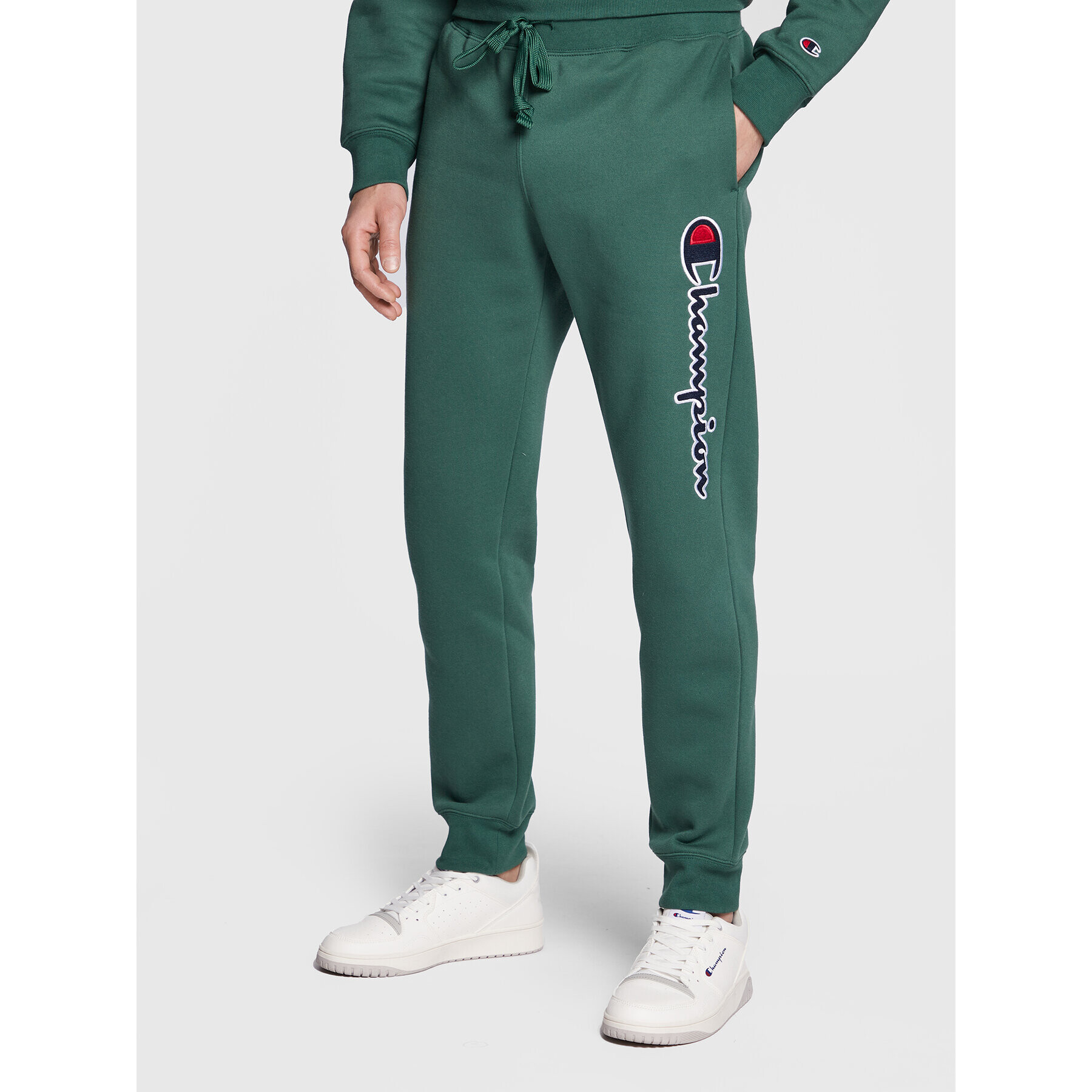 Champion Долнище анцуг Vertical Logo Embroidery 217860 Зелен Regular Fit - Pepit.bg