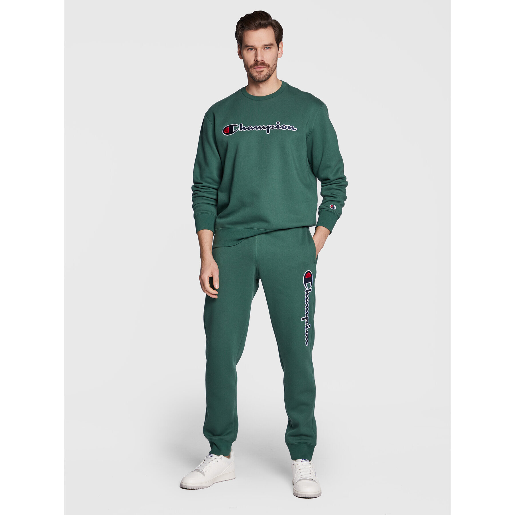 Champion Долнище анцуг Vertical Logo Embroidery 217860 Зелен Regular Fit - Pepit.bg