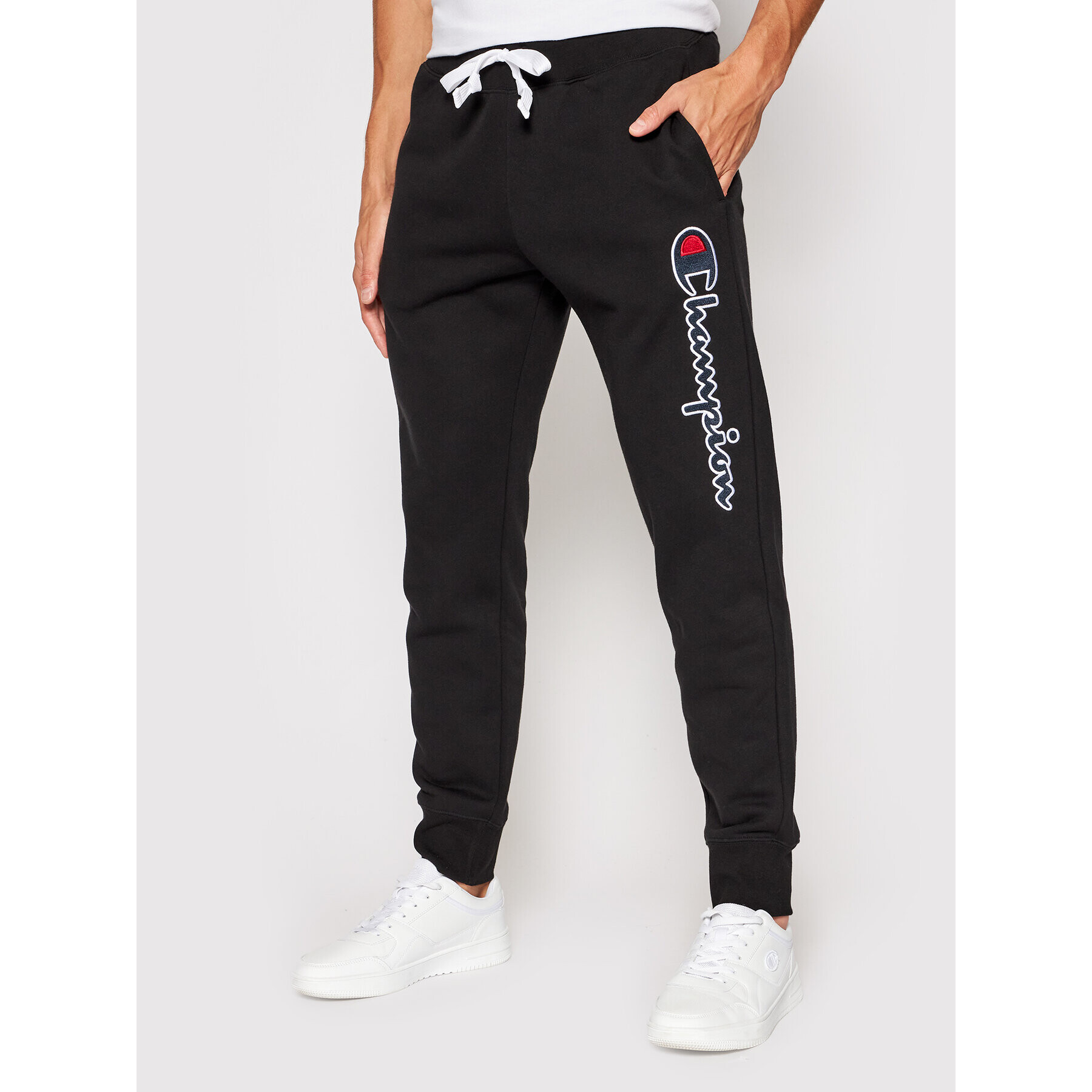 Champion Долнище анцуг Blend Vertical Script Logo 216472 Черен Regular Fit - Pepit.bg