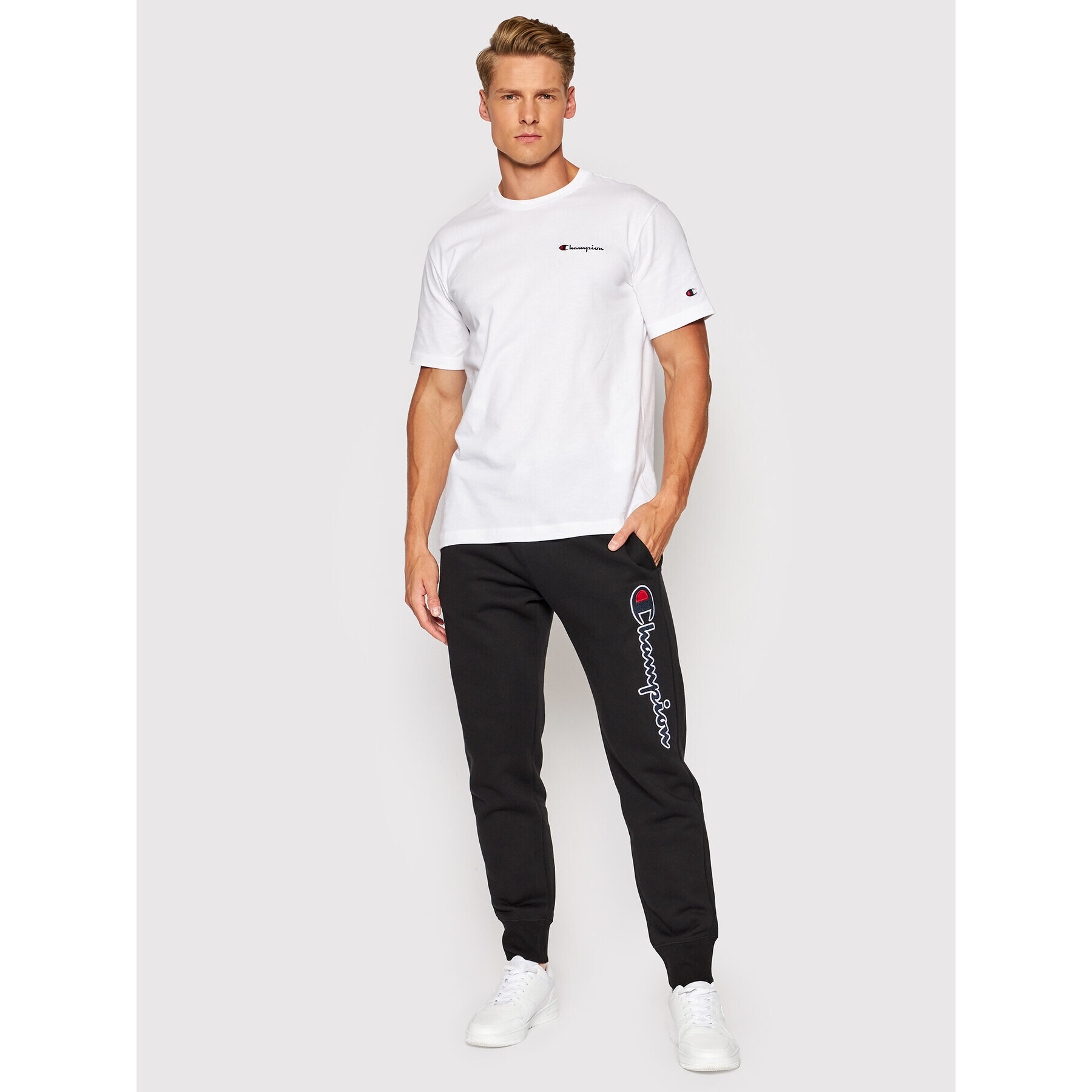 Champion Долнище анцуг Blend Vertical Script Logo 216472 Черен Regular Fit - Pepit.bg