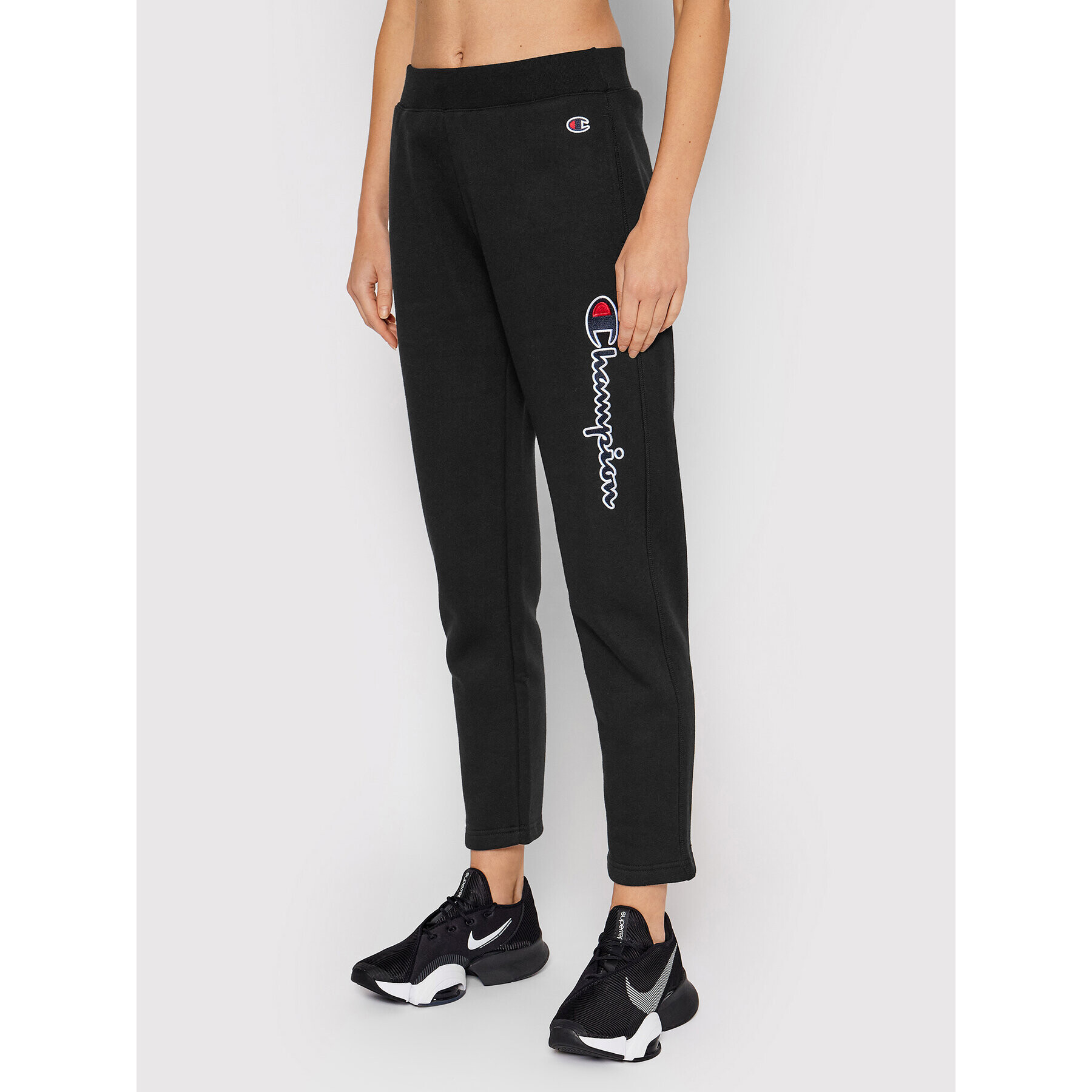 Champion Долнище анцуг Script Logo 114471 Черен Regular Fit - Pepit.bg