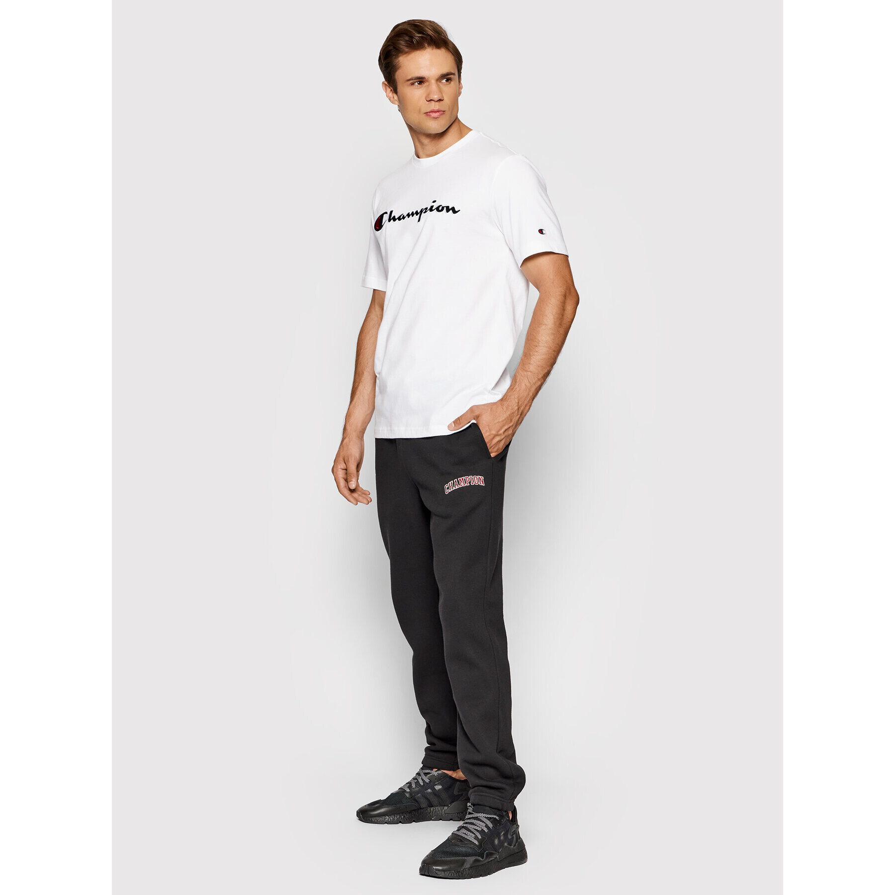 Champion Долнище анцуг Varsity Script Logo 216579 Черен Regular Fit - Pepit.bg