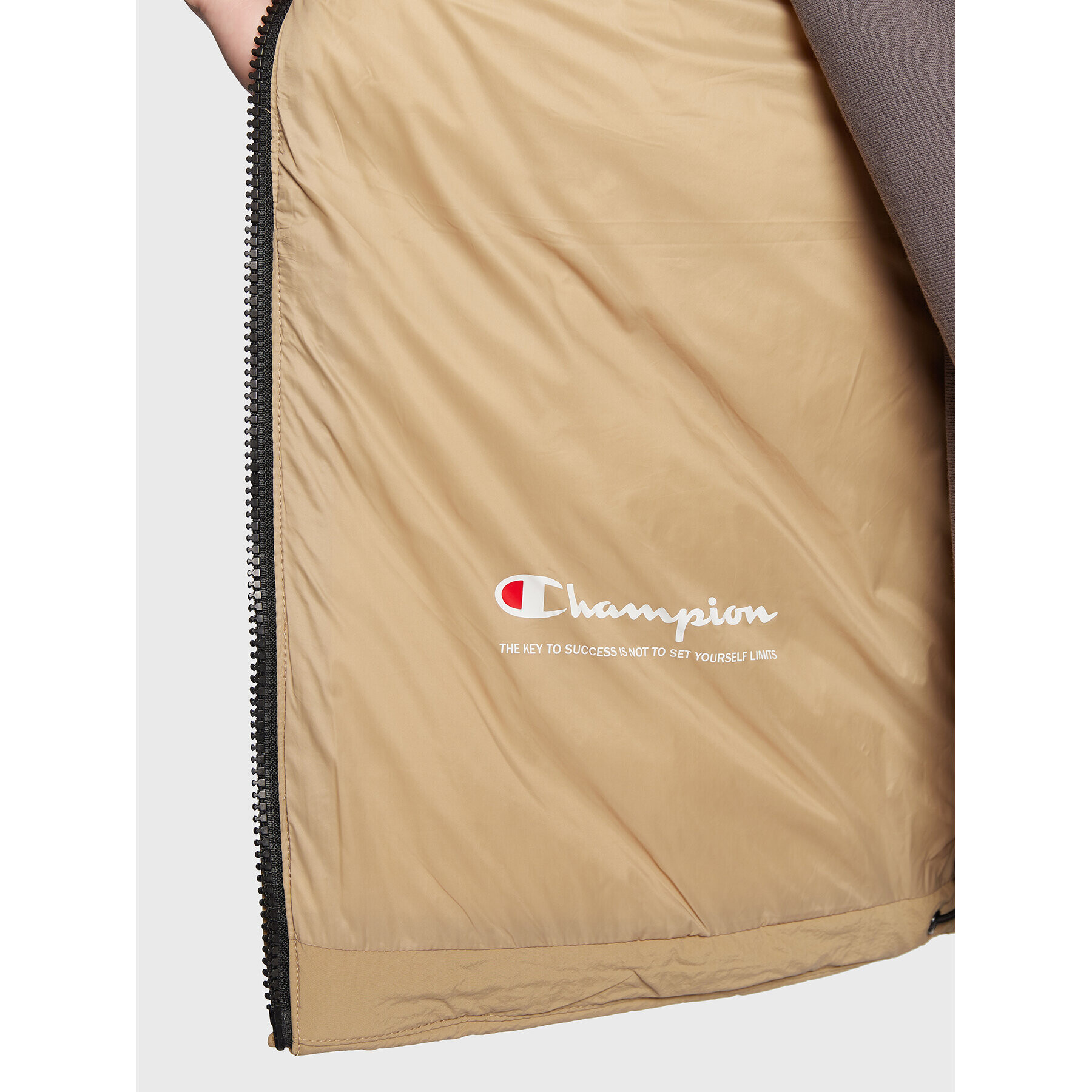 Champion Елек Script Logo 218084 Бежов Regular Fit - Pepit.bg