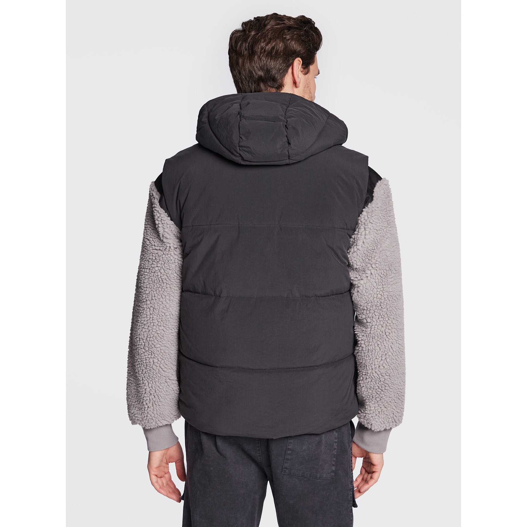 Champion Елек Script Logo 218084 Черен Regular Fit - Pepit.bg