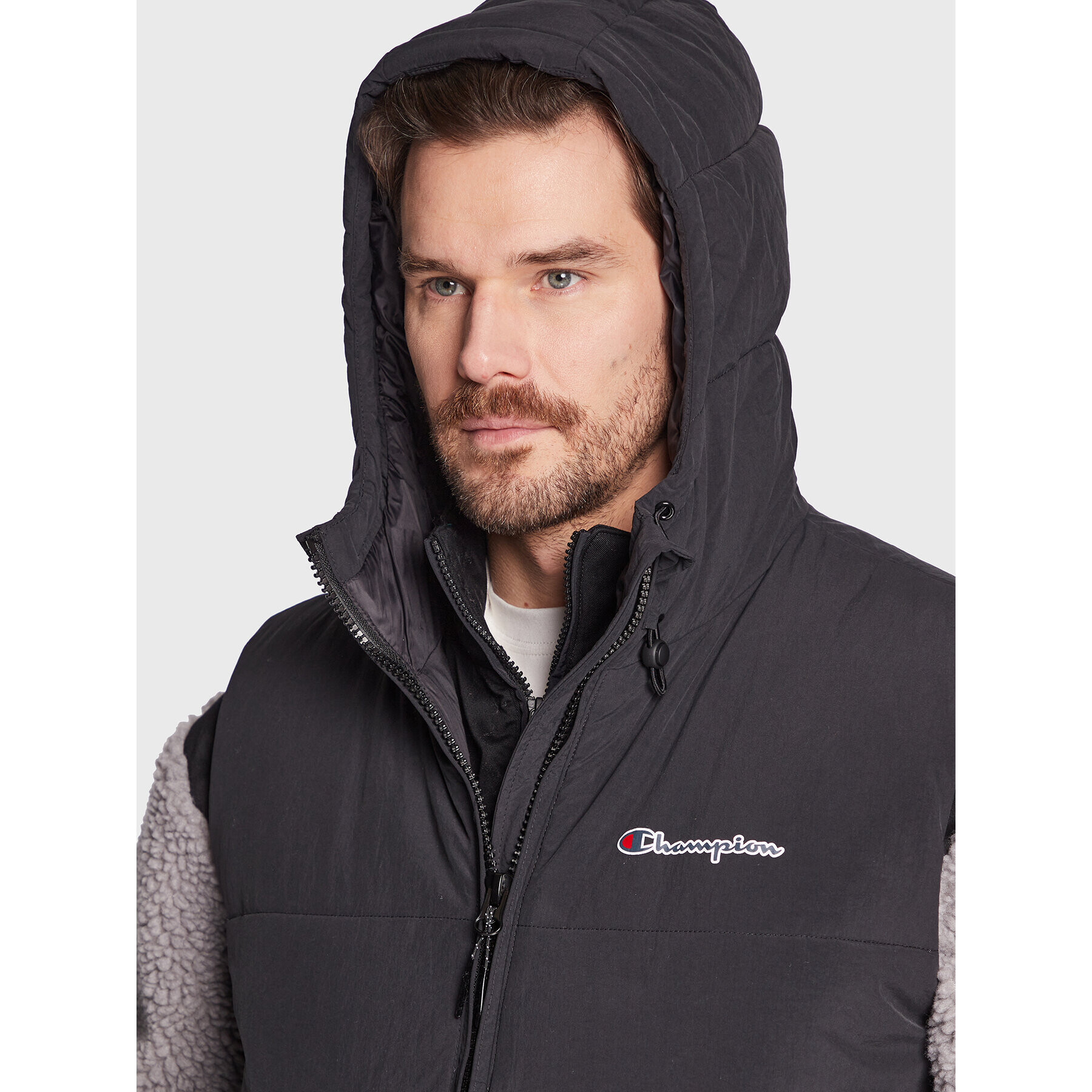 Champion Елек Script Logo 218084 Черен Regular Fit - Pepit.bg