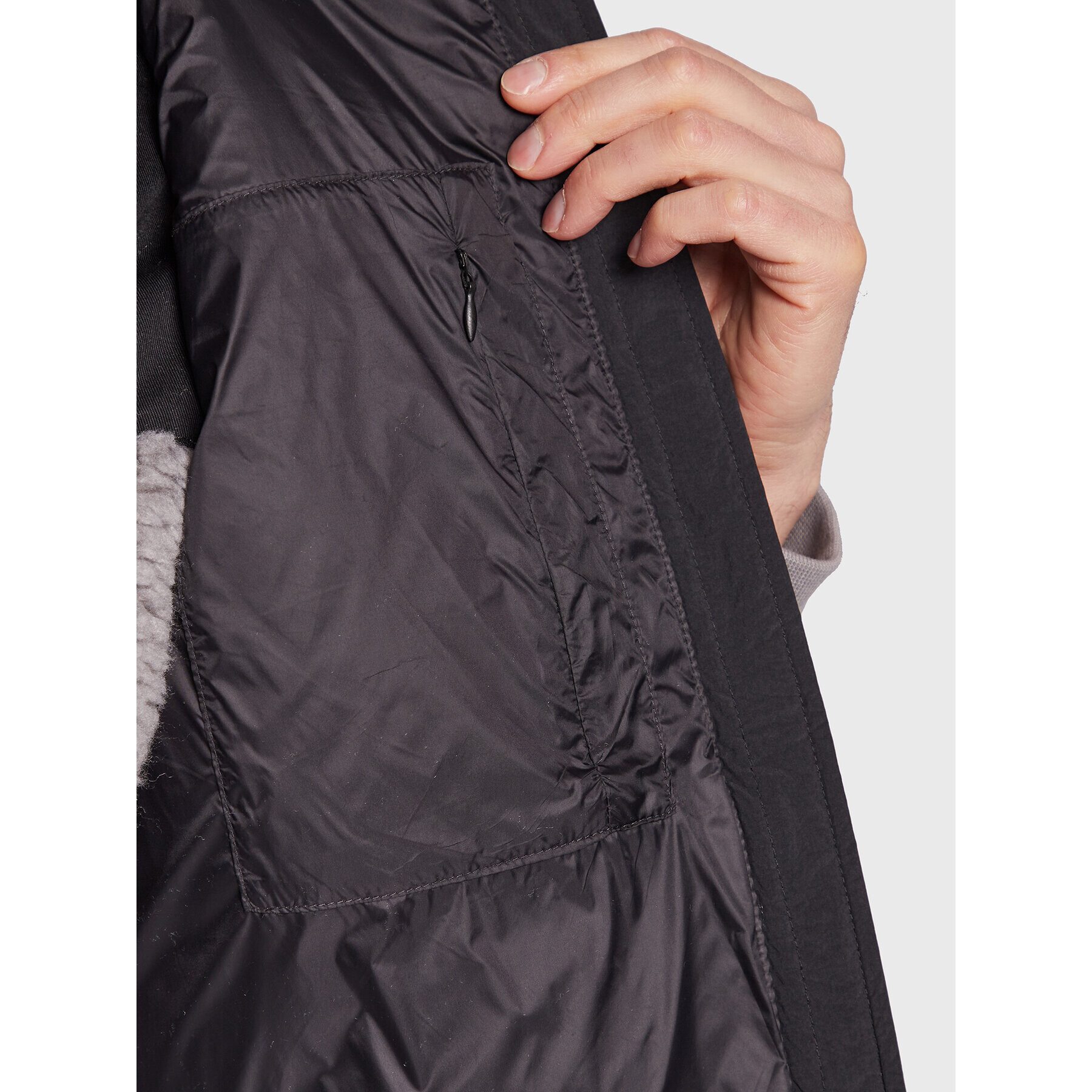 Champion Елек Script Logo 218084 Черен Regular Fit - Pepit.bg