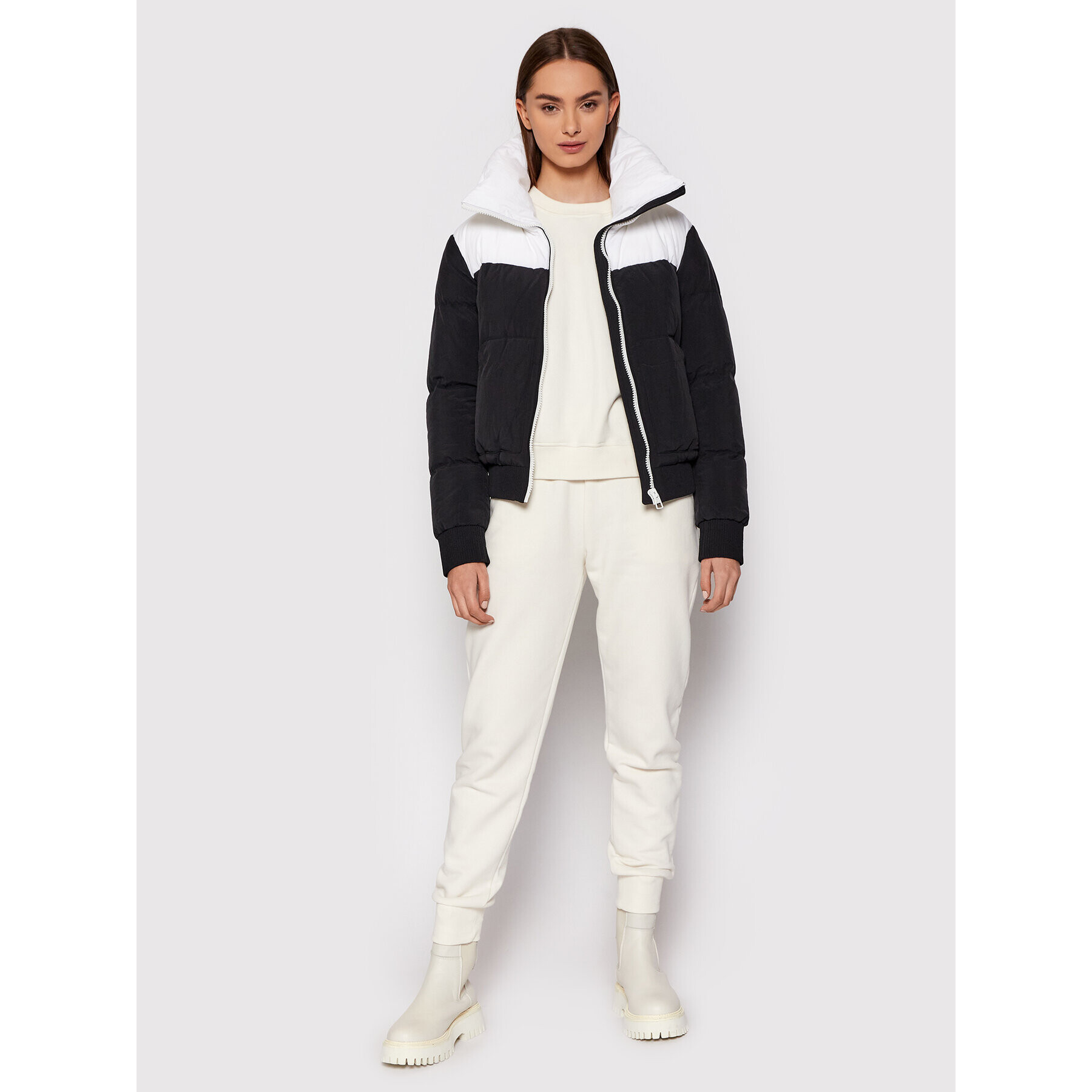 Champion Пухено яке 114597 Черен Regular Fit - Pepit.bg