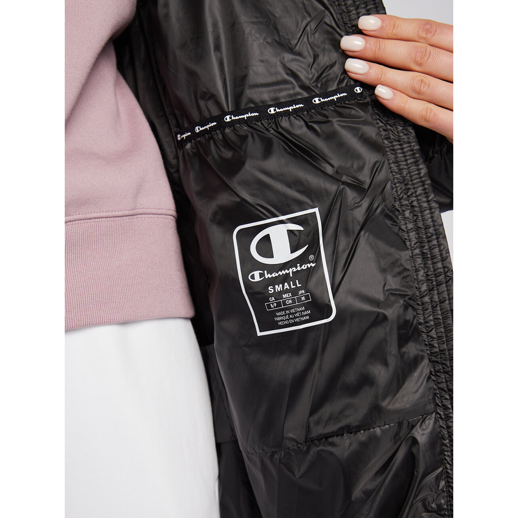 Champion Пухено яке 115752 Черен Regular Fit - Pepit.bg