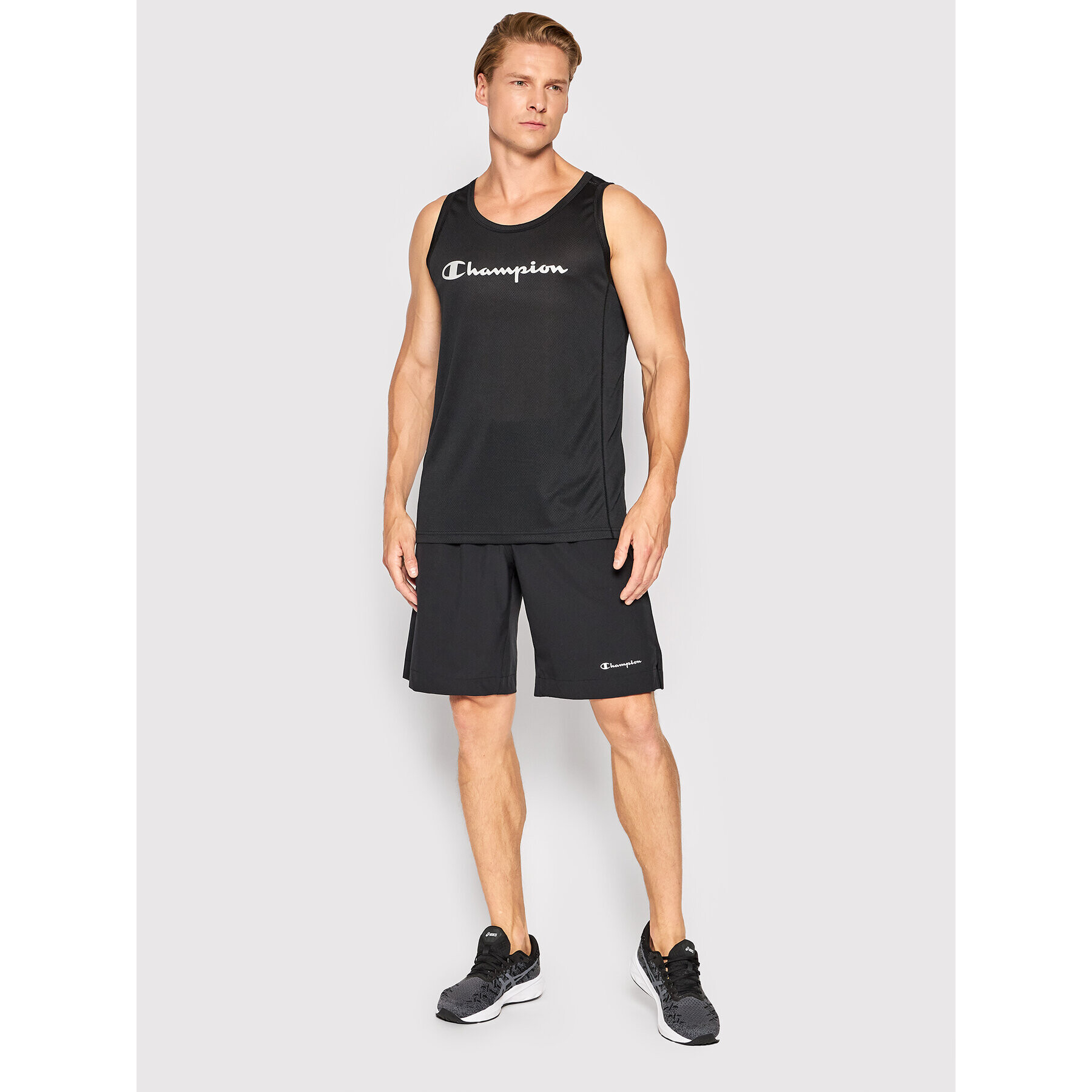 Champion Спортни шорти 217139 Черен Athletic Fit - Pepit.bg