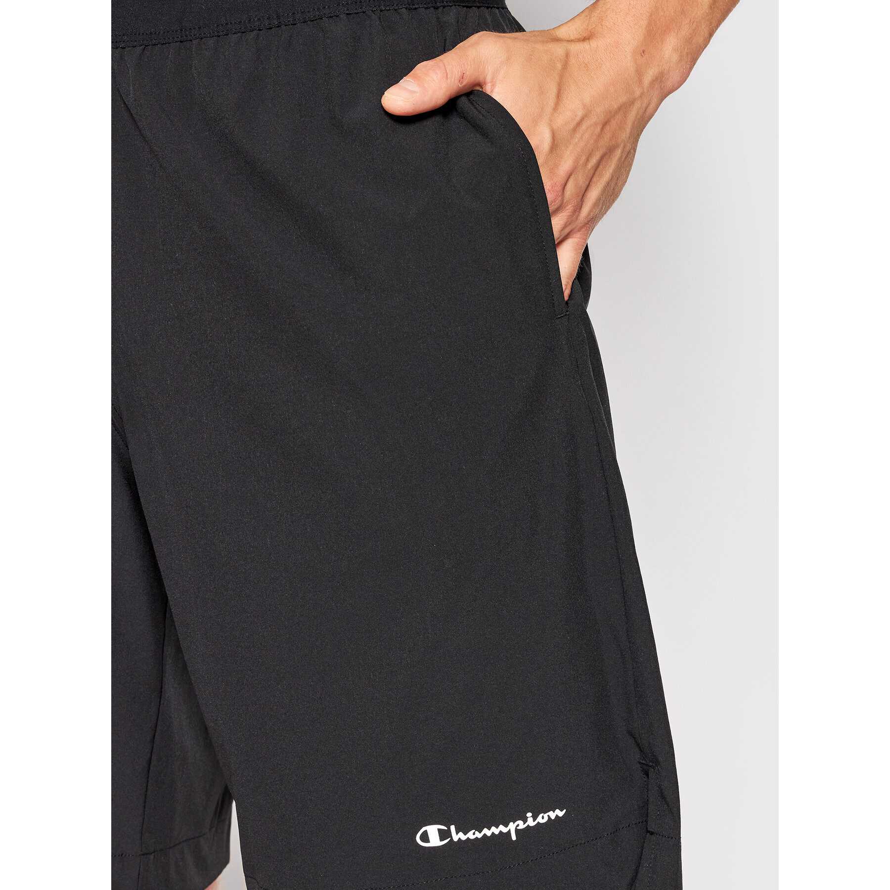 Champion Спортни шорти 217139 Черен Athletic Fit - Pepit.bg