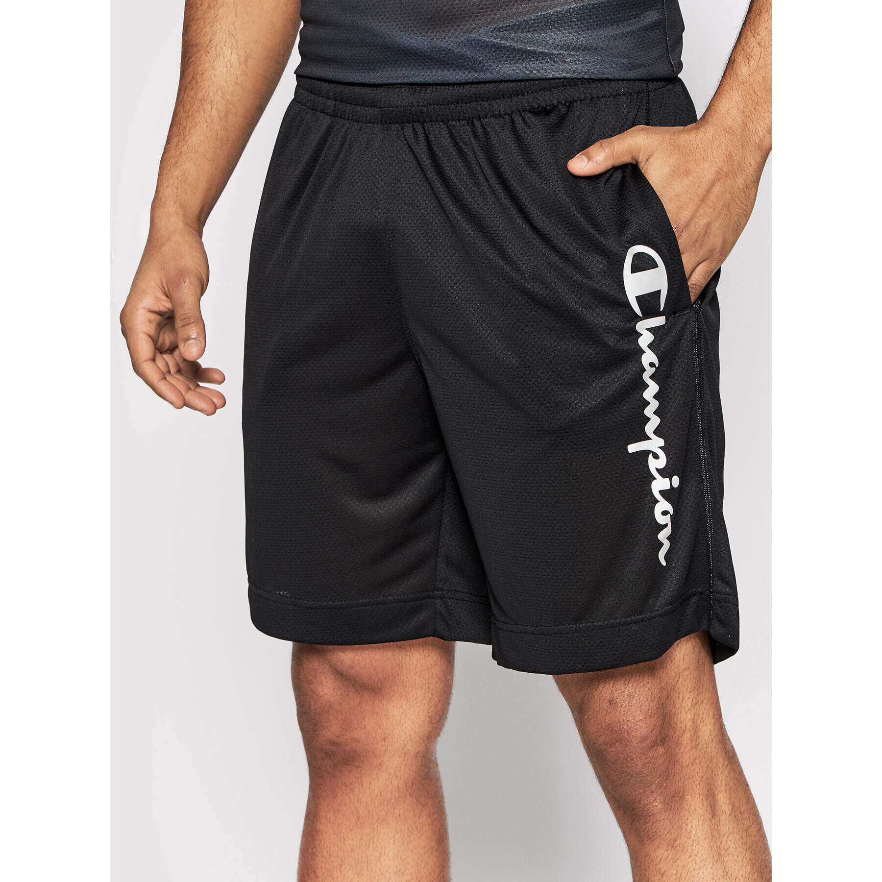 Champion Спортни шорти Script Logo 217118 Черен Athletic Fit - Pepit.bg