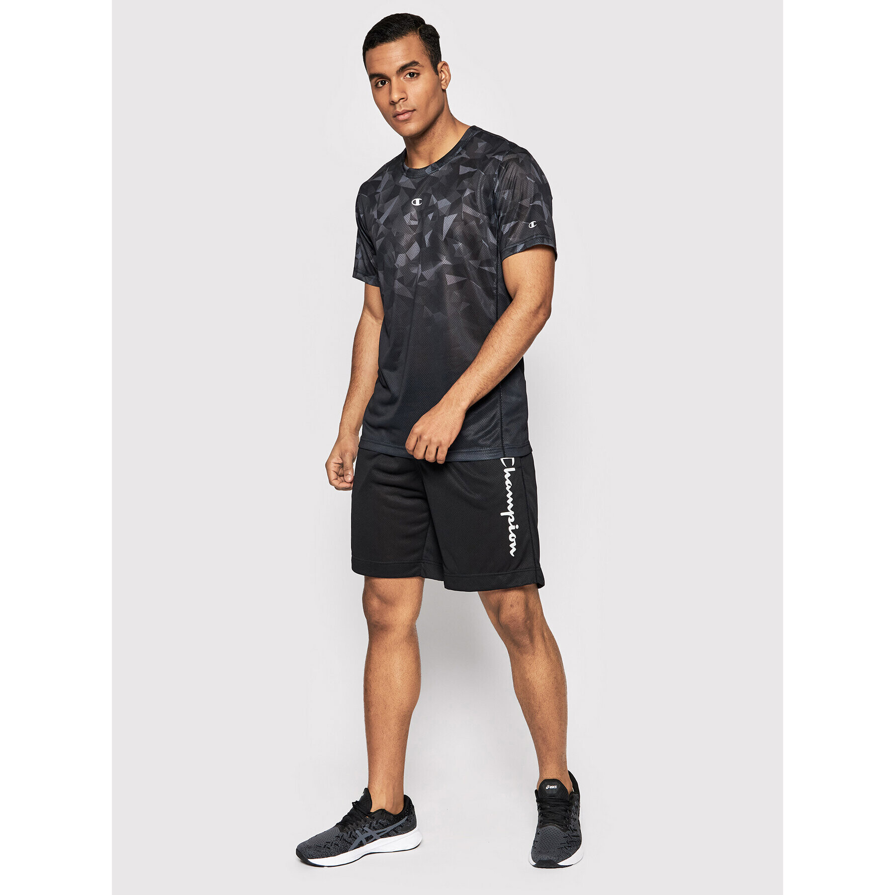 Champion Спортни шорти Script Logo 217118 Черен Athletic Fit - Pepit.bg