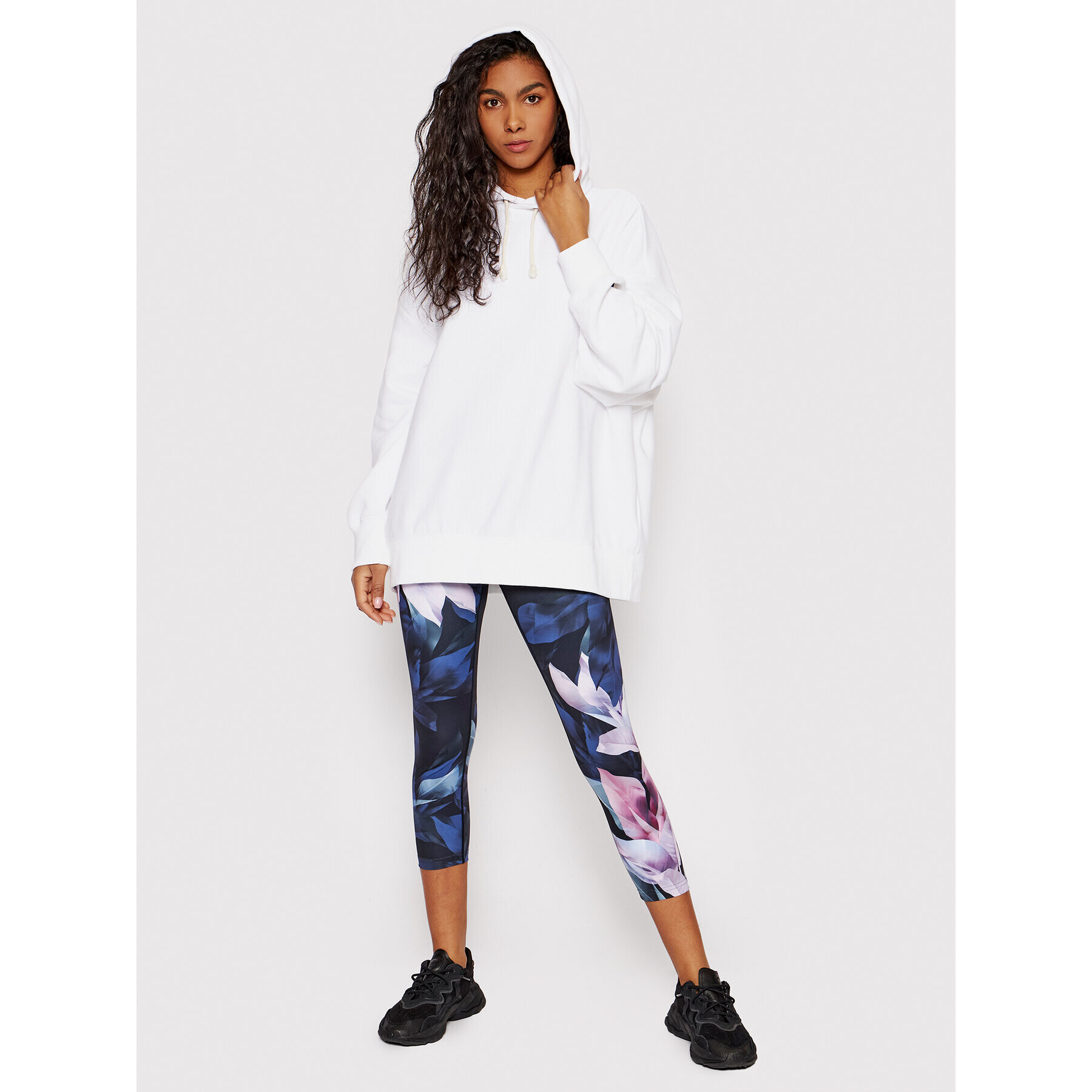 Champion Суитшърт 115152 Бял Regular Fit - Pepit.bg