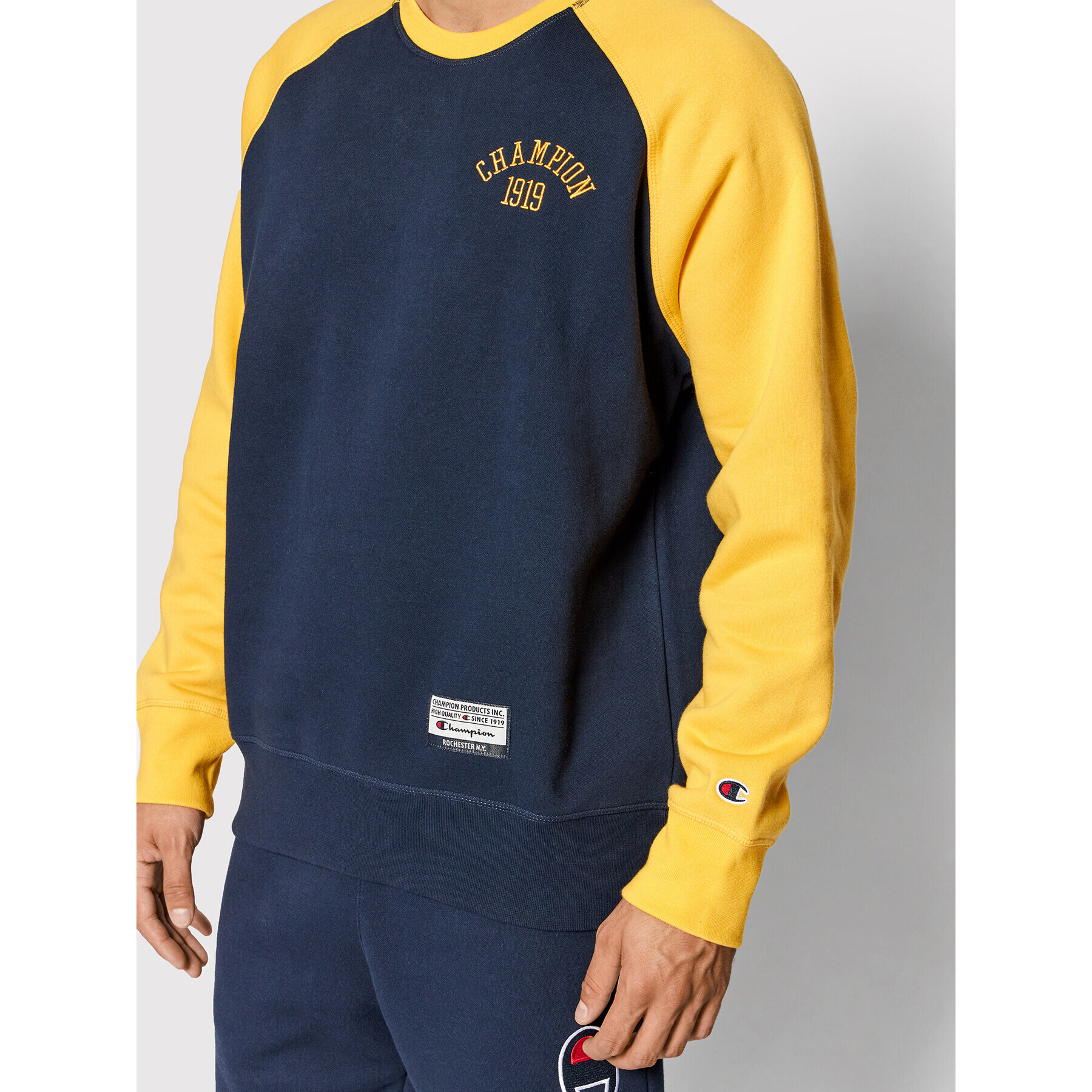 Champion Суитшърт Collegiate Logo Colour Block 216913 Тъмносин Custom Fit - Pepit.bg