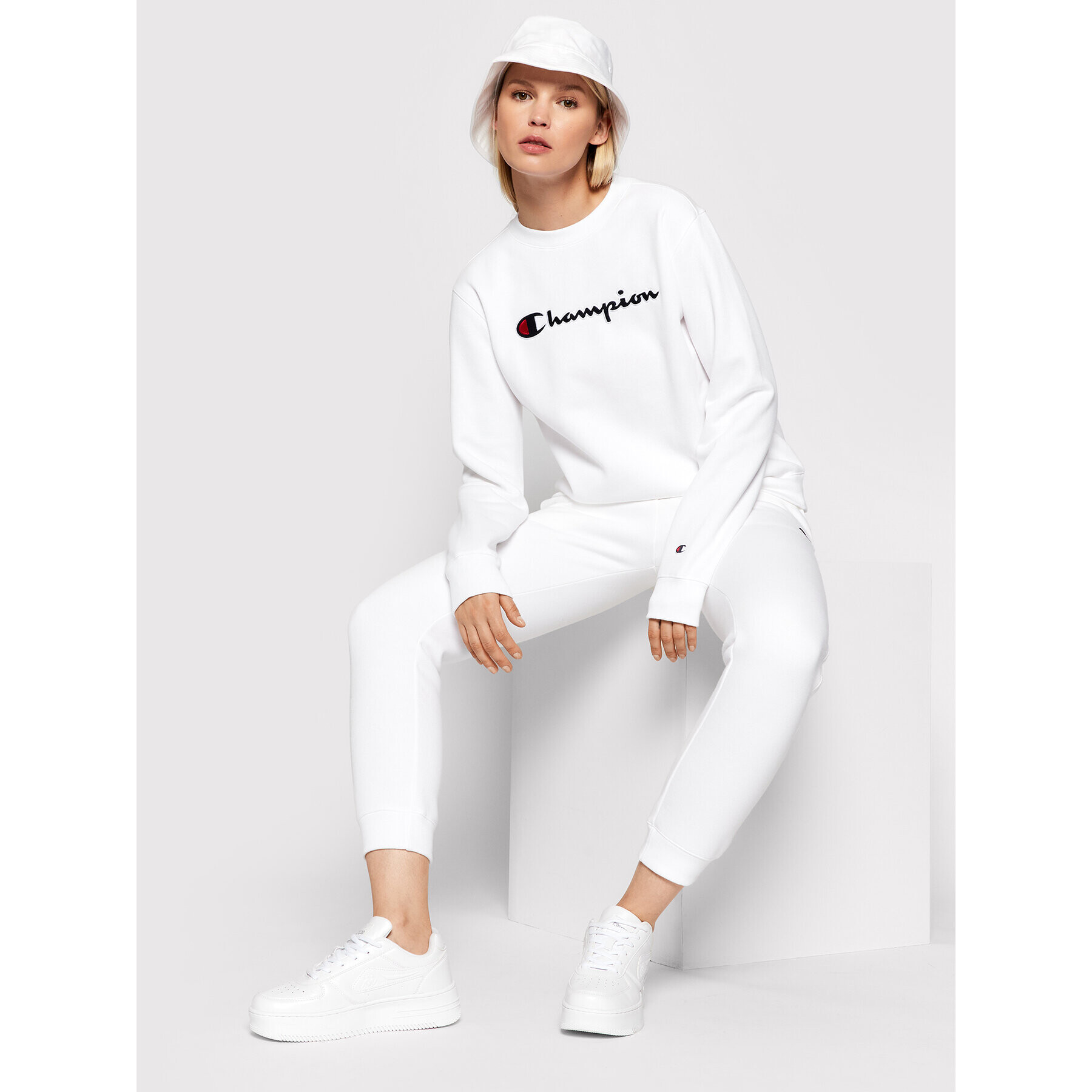 Champion Суитшърт Crewneck 114462 Бял Regular Fit - Pepit.bg