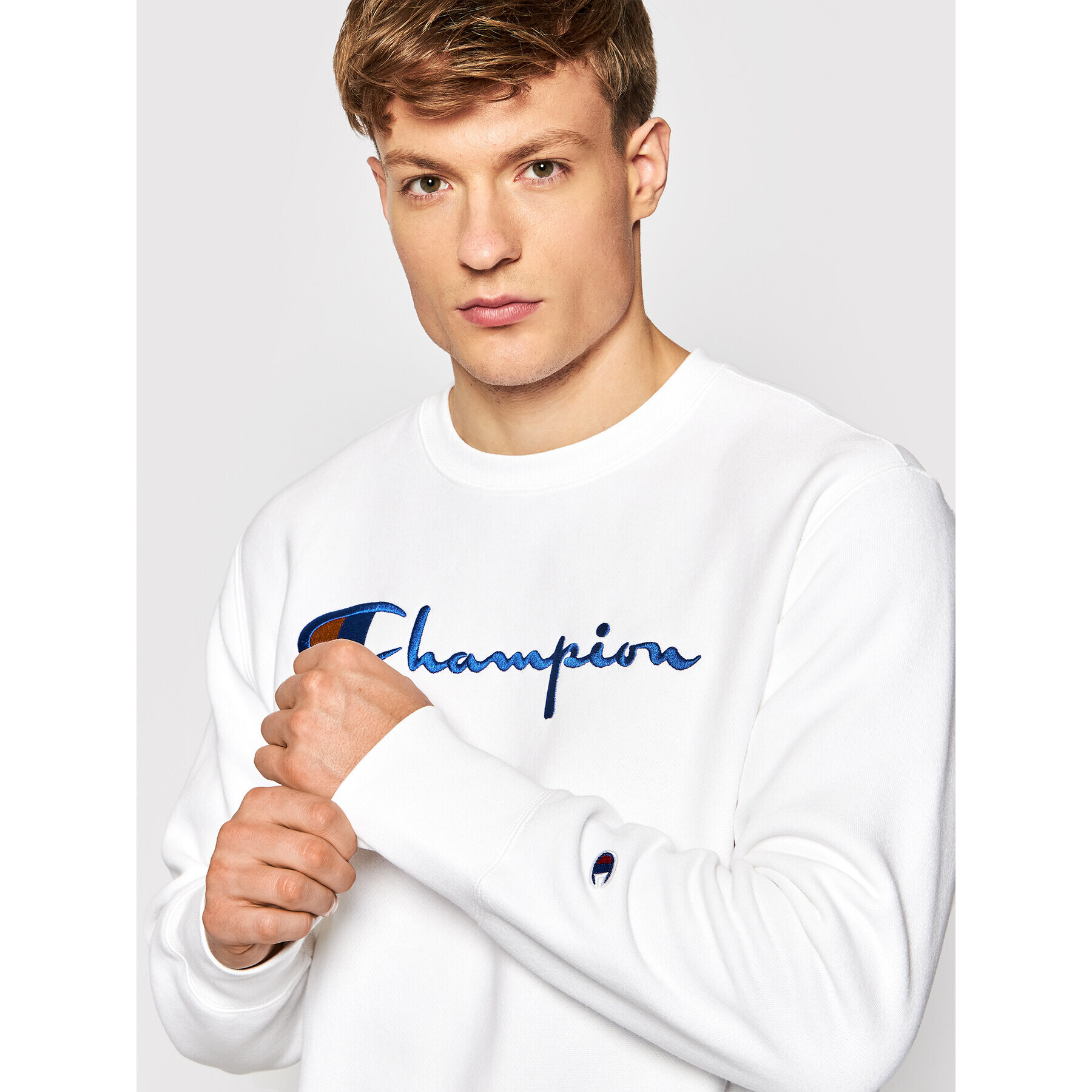 Champion Суитшърт Embroidered Script Logo Reverse Weave 216539 Бял Regular Fit - Pepit.bg