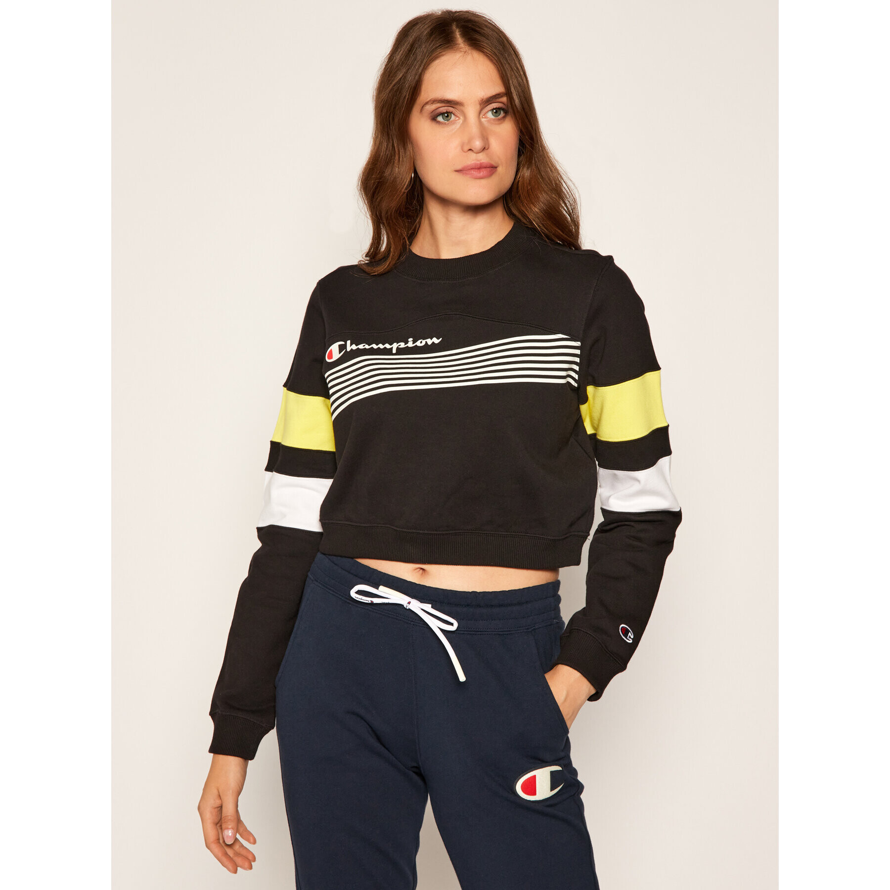 Champion Суитшърт Graphic Stripe And Colour Block Cropped 112761 Черен Custom Fit - Pepit.bg