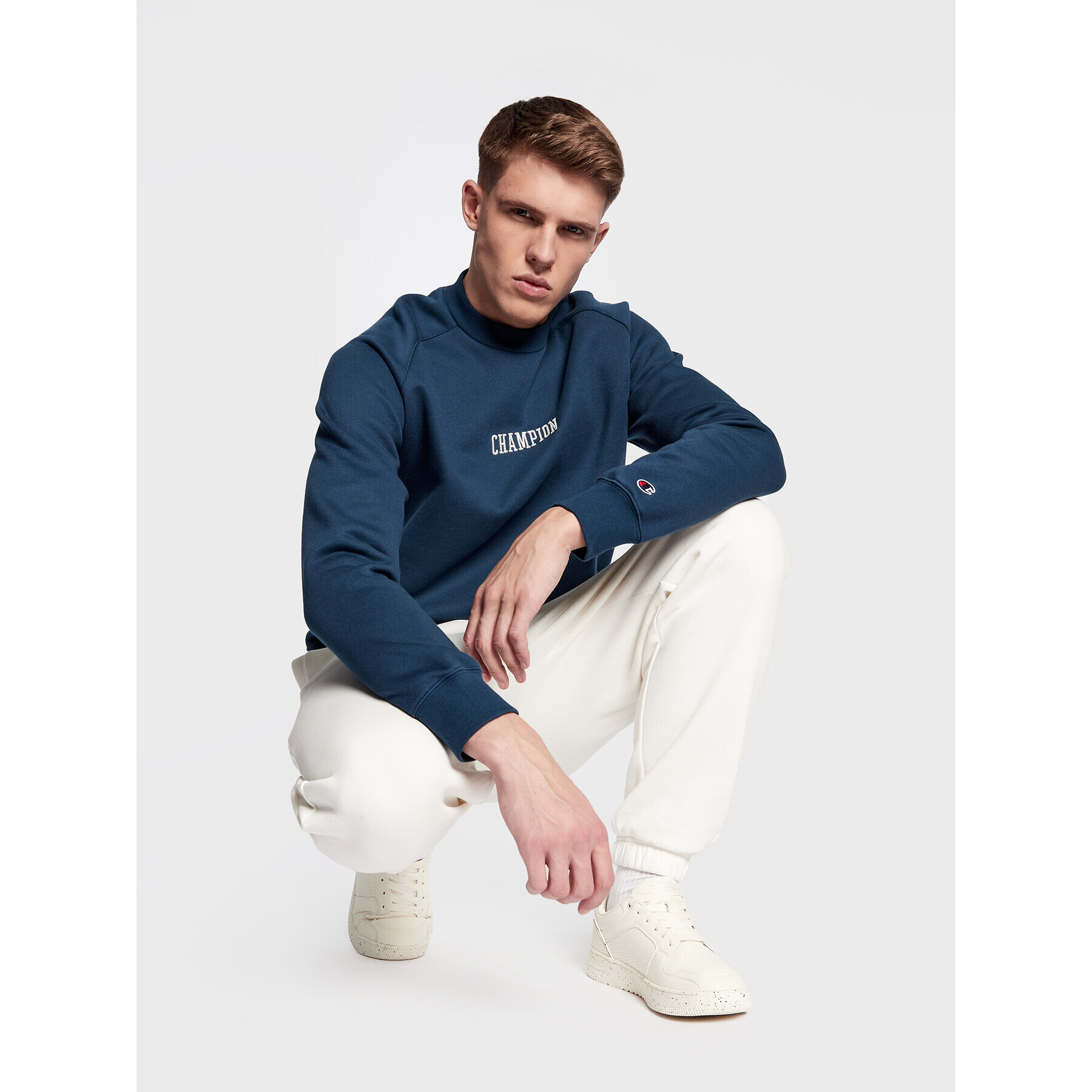 Champion Суитшърт Logo Script 217879 Син Regular Fit - Pepit.bg