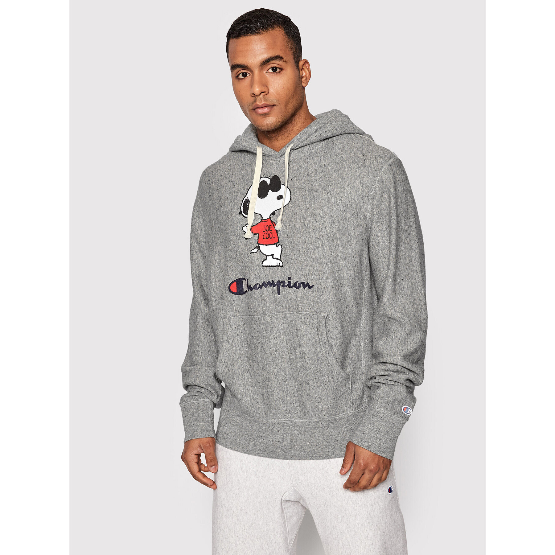 Champion Суитшърт Peanuts™ Graphic 217799 Сив Custom Fit - Pepit.bg