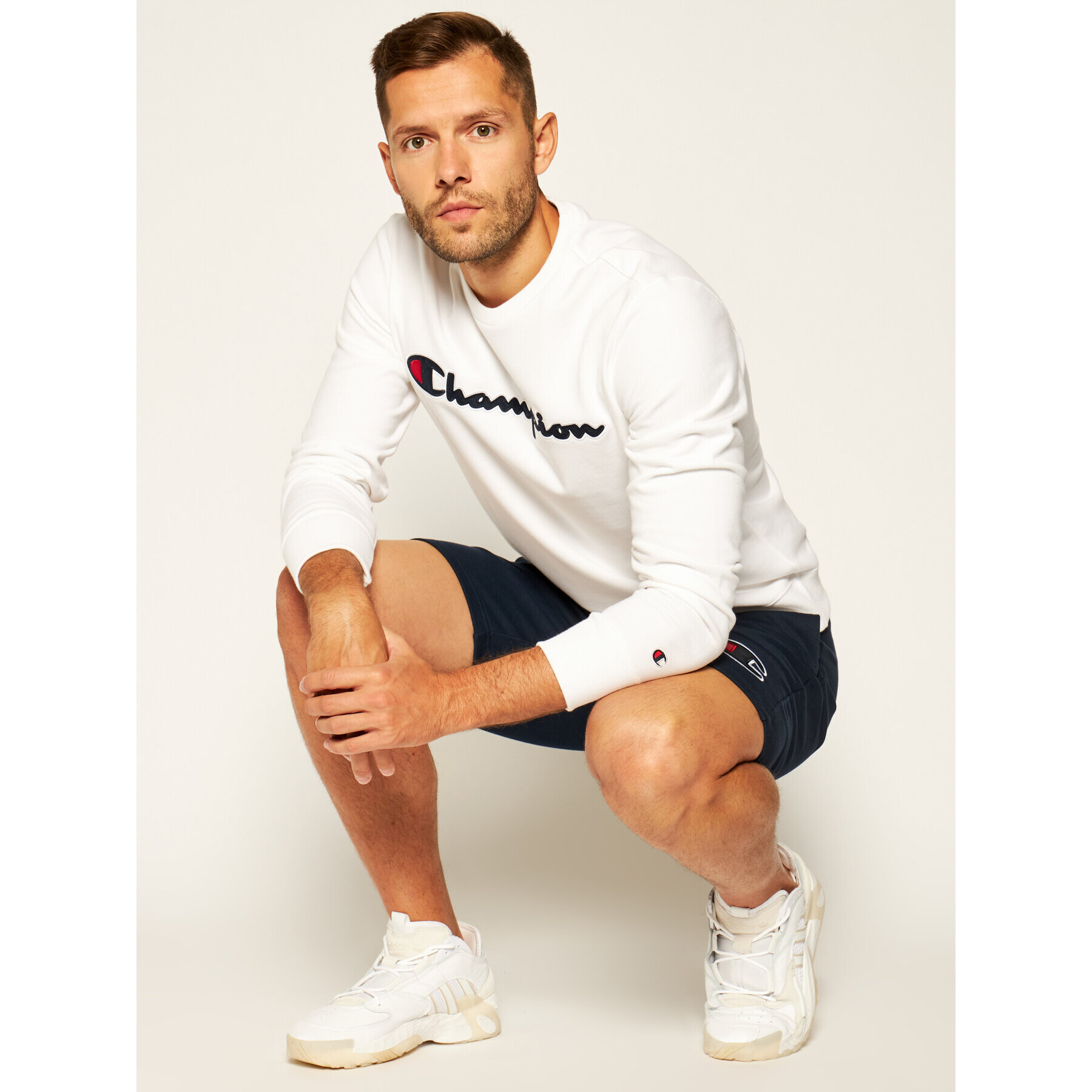 Champion Суитшърт Satin Script Logo 214188 Бял Comfort Fit - Pepit.bg