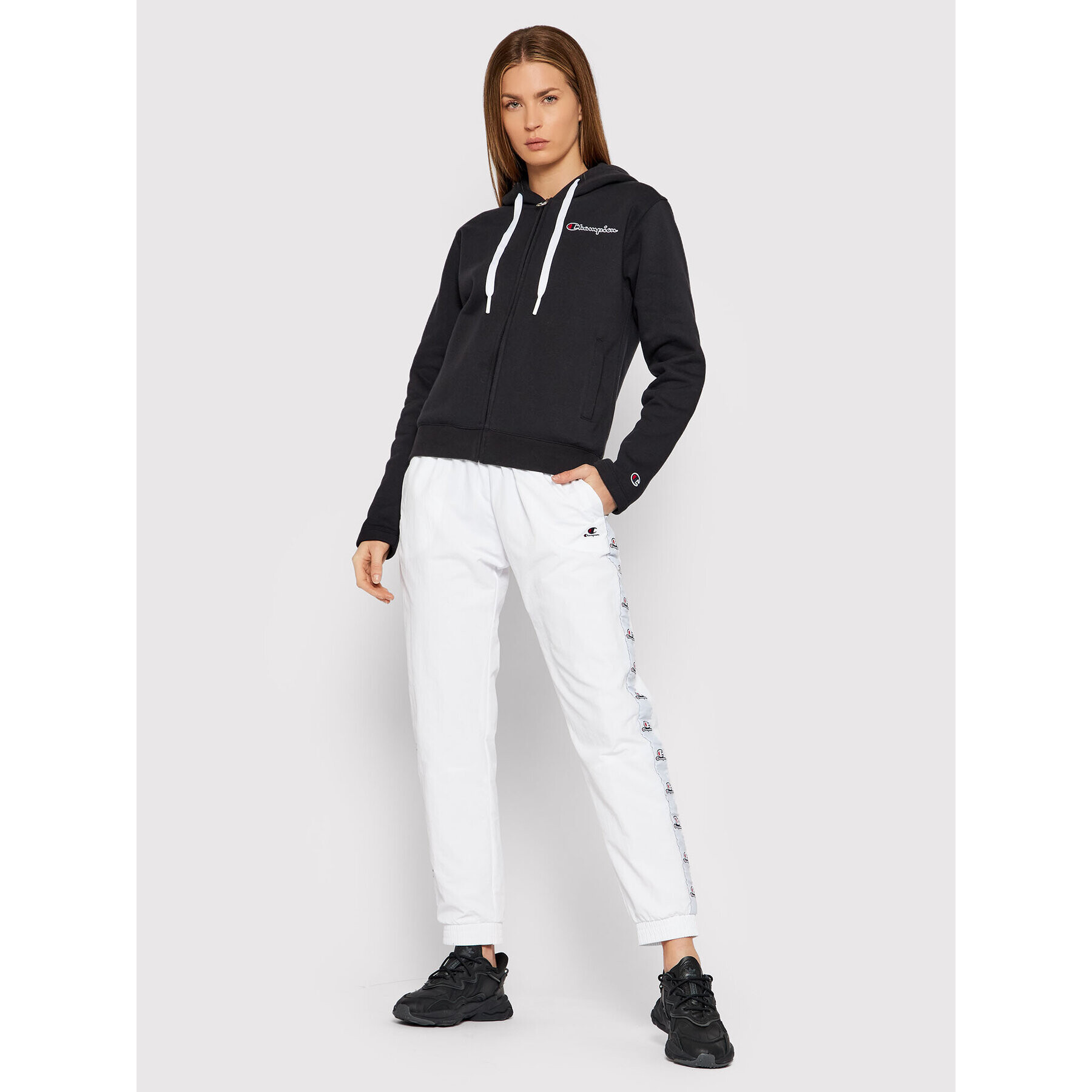 Champion Суитшърт Script Logo 114464 Черен Regular Fit - Pepit.bg