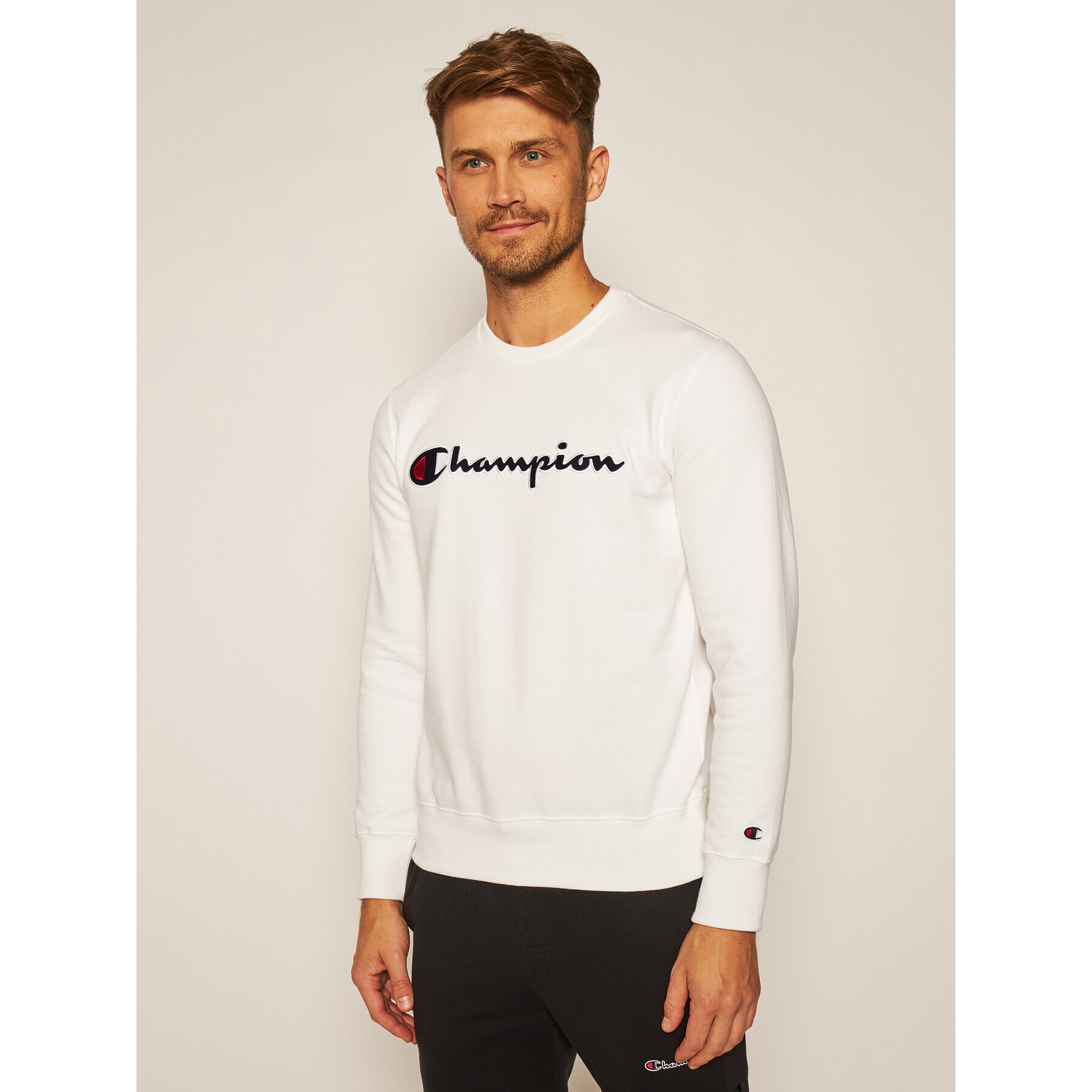 Champion Суитшърт Script Logo 214720 Бял Comfort Fit - Pepit.bg