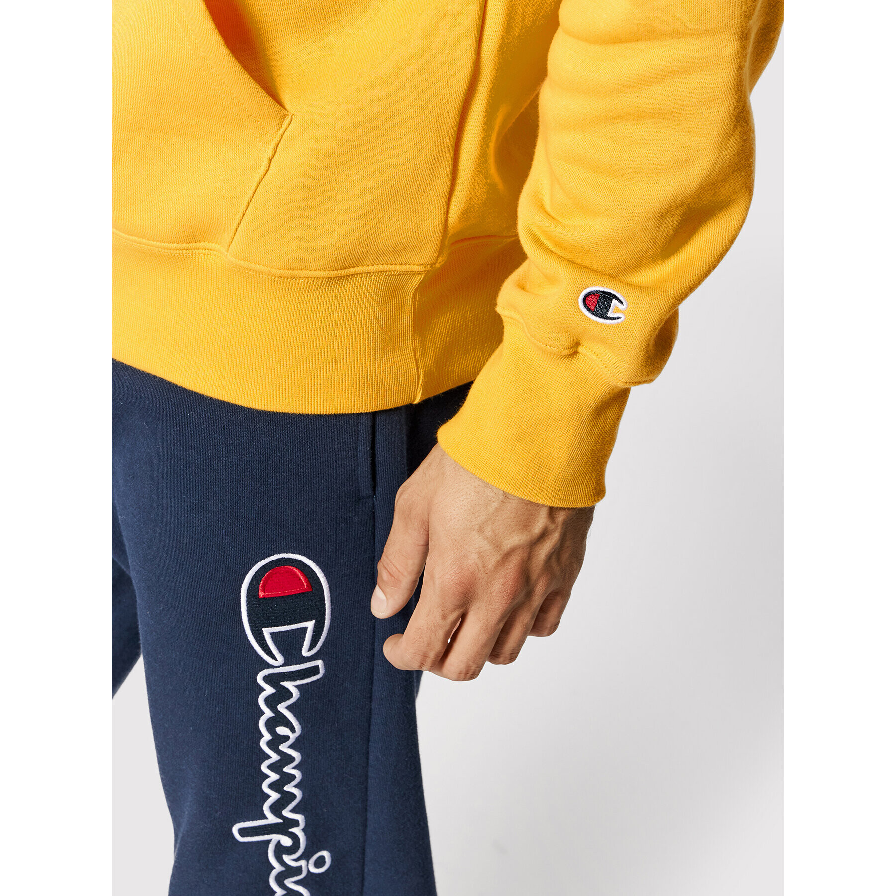 Champion Суитшърт Script Logo 216470 Жълт Custom Fit - Pepit.bg