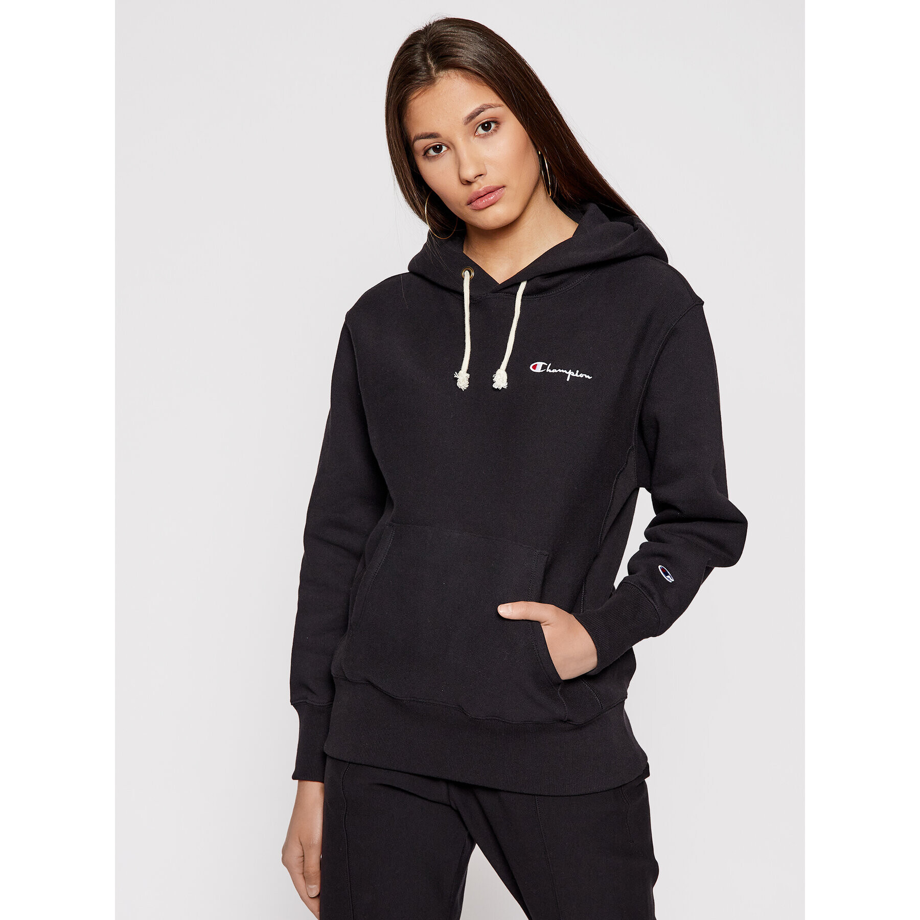 Champion Суитшърт Small Script Logo Reverse Weave 113150 Черен Regular Fit - Pepit.bg
