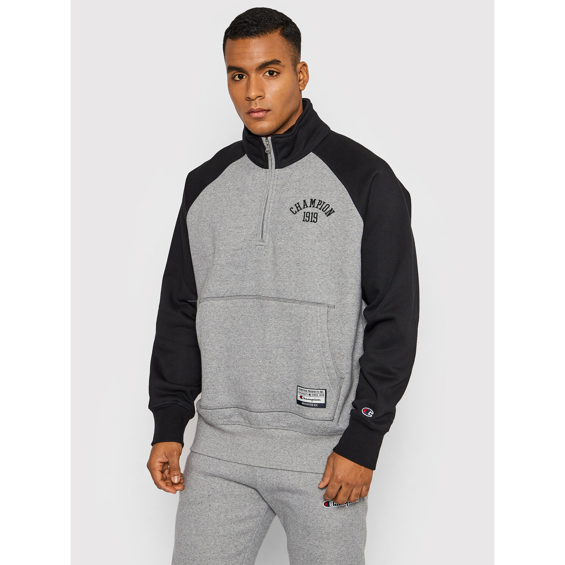 Champion Суитшърт Varsity Script Logo 216572 Сив Custom Fit - Pepit.bg