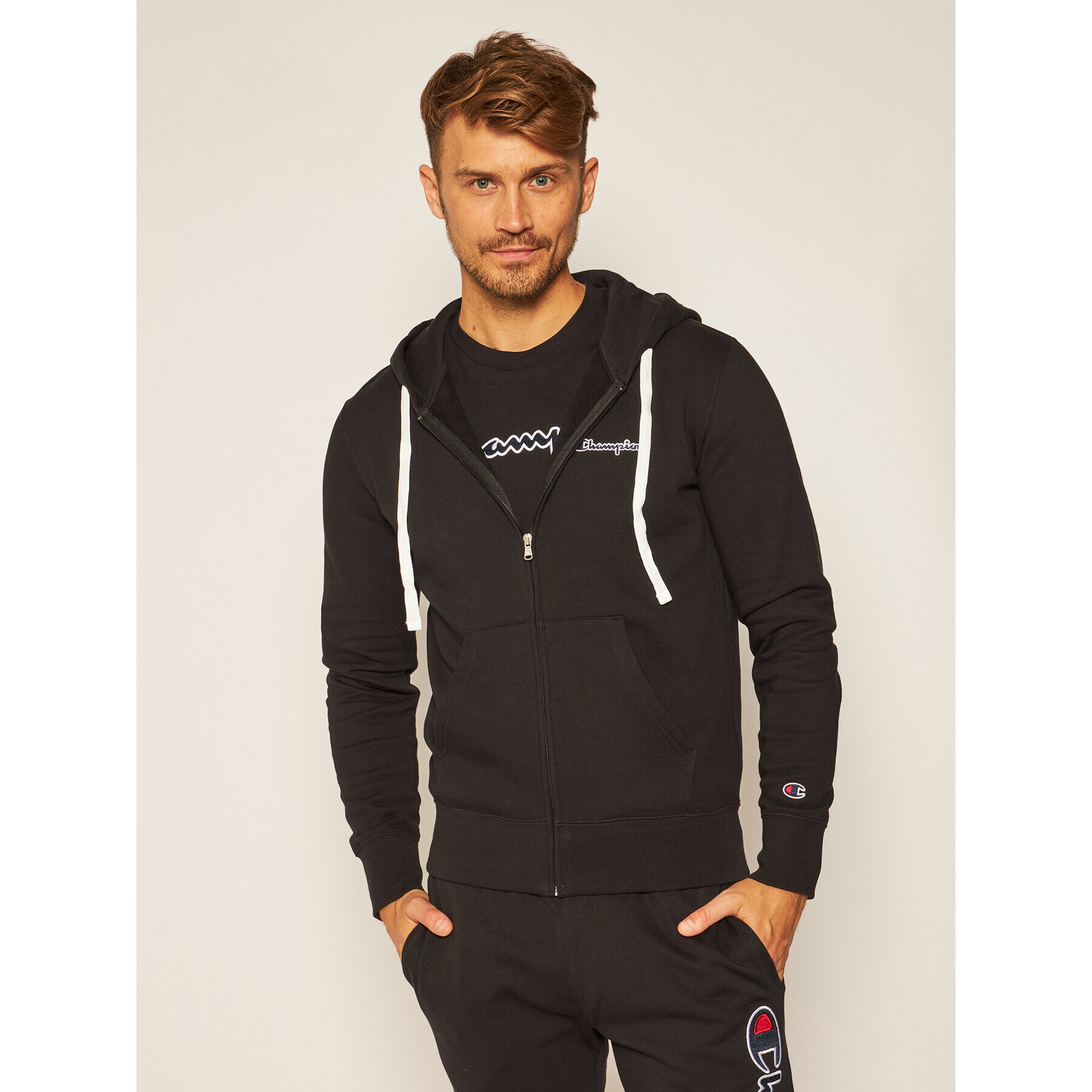 Champion Суитшърт Zip-Up Script Logo Fleece 214719 Черен Comfort Fit - Pepit.bg