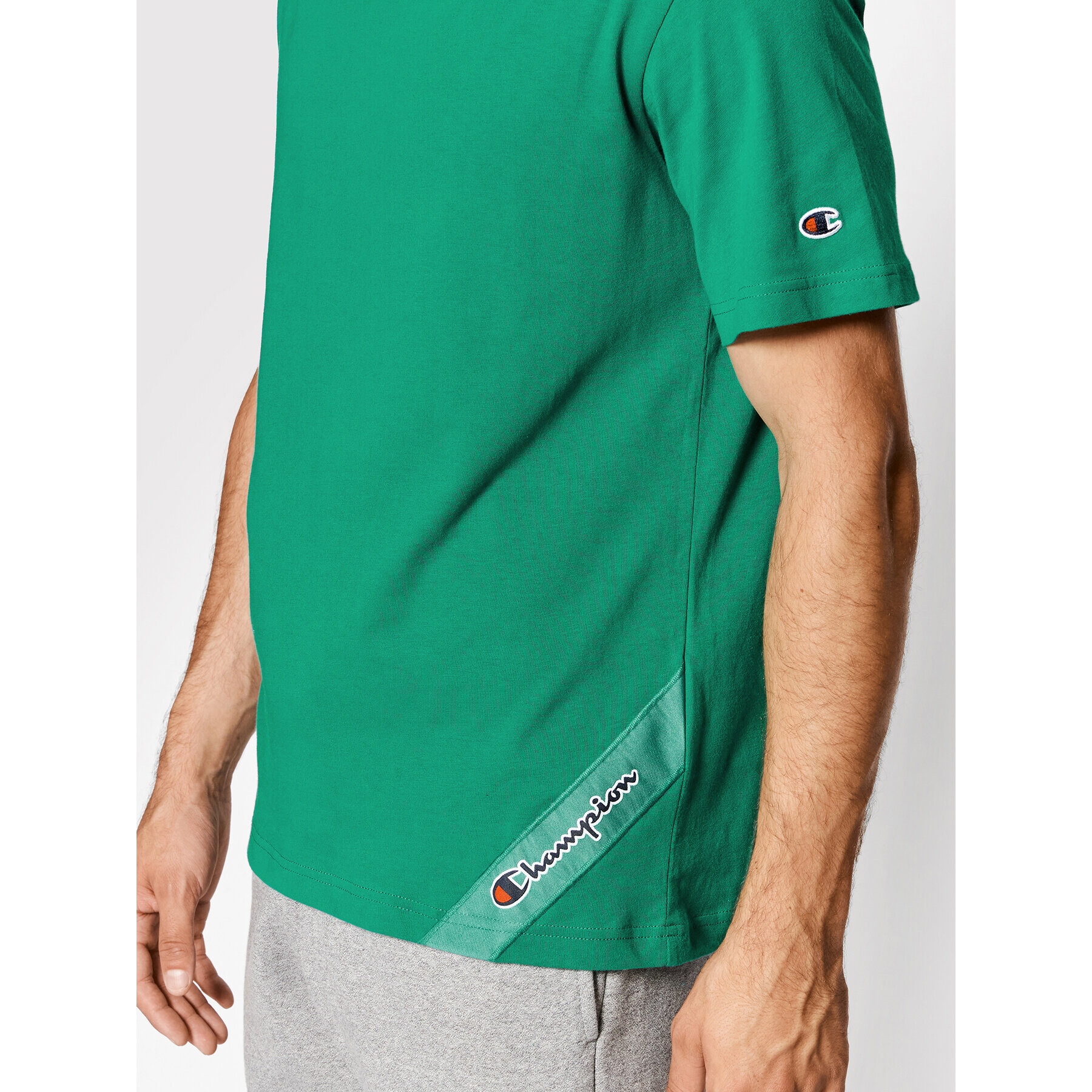 Champion Тишърт Asymmetric Script Logo 216553 Зелен Regular Fit - Pepit.bg