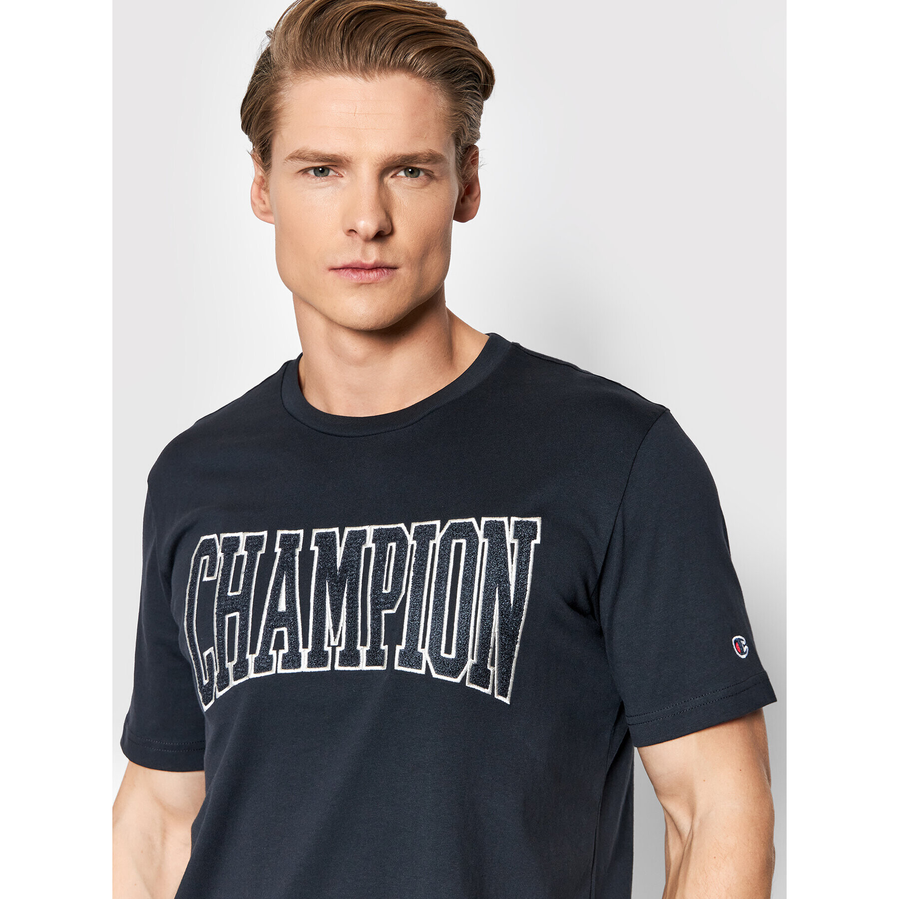 Champion Тишърт Athletic 217172 Черен Custom Fit - Pepit.bg