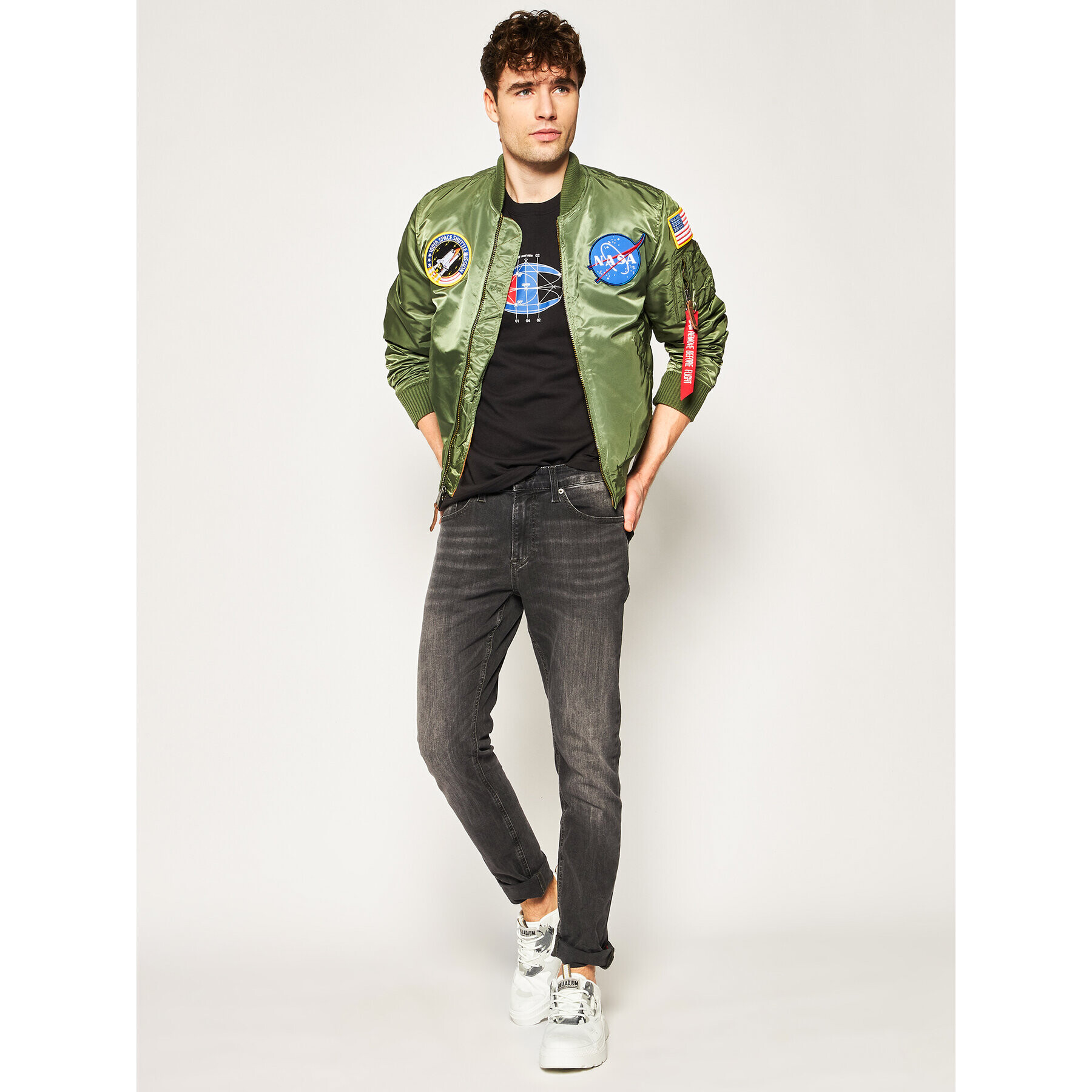 Champion Тишърт Deconstructed C Logo 214420 Черен Muscle Fit - Pepit.bg