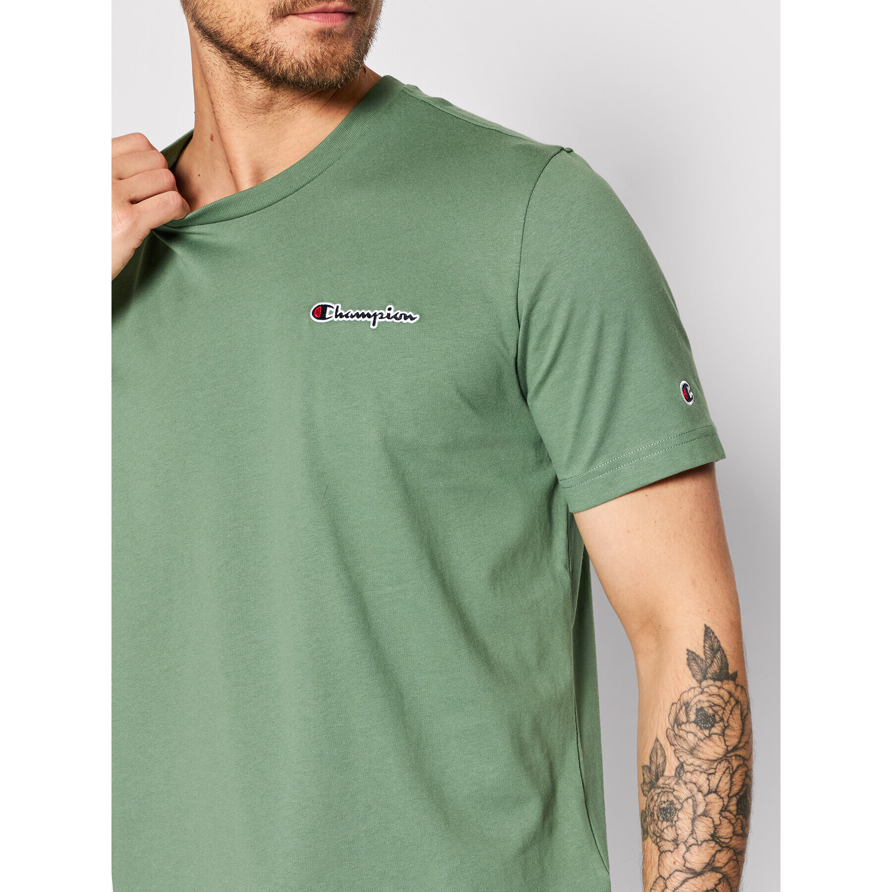 Champion Тишърт Embroidered Script Logo 217813 Зелен Comfort Fit - Pepit.bg