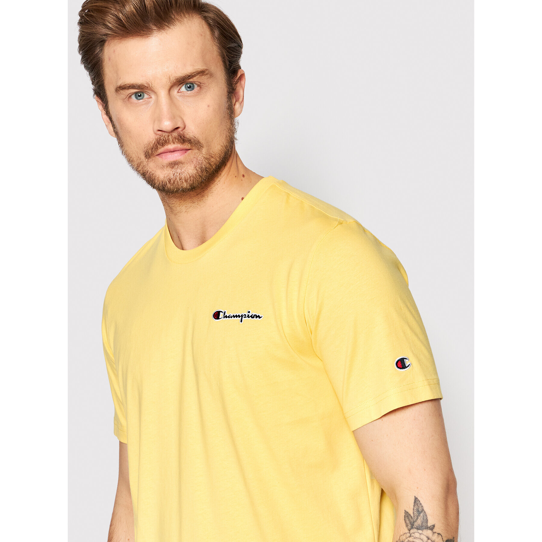 Champion Тишърт Embroidered Script Logo 217813 Жълт Regular Fit - Pepit.bg