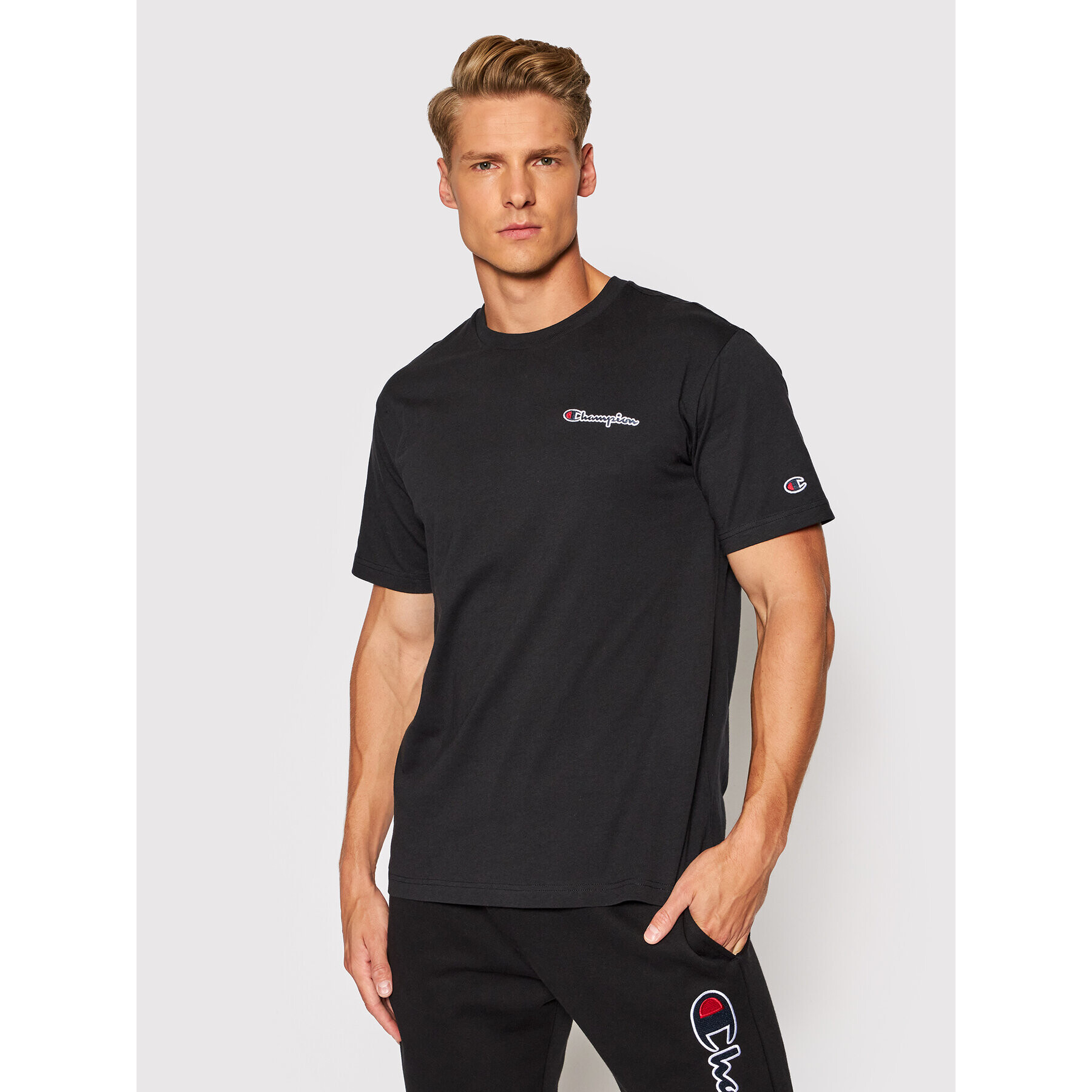 Champion Тишърт Small Script Logo 216480 Черен Comfort Fit - Pepit.bg