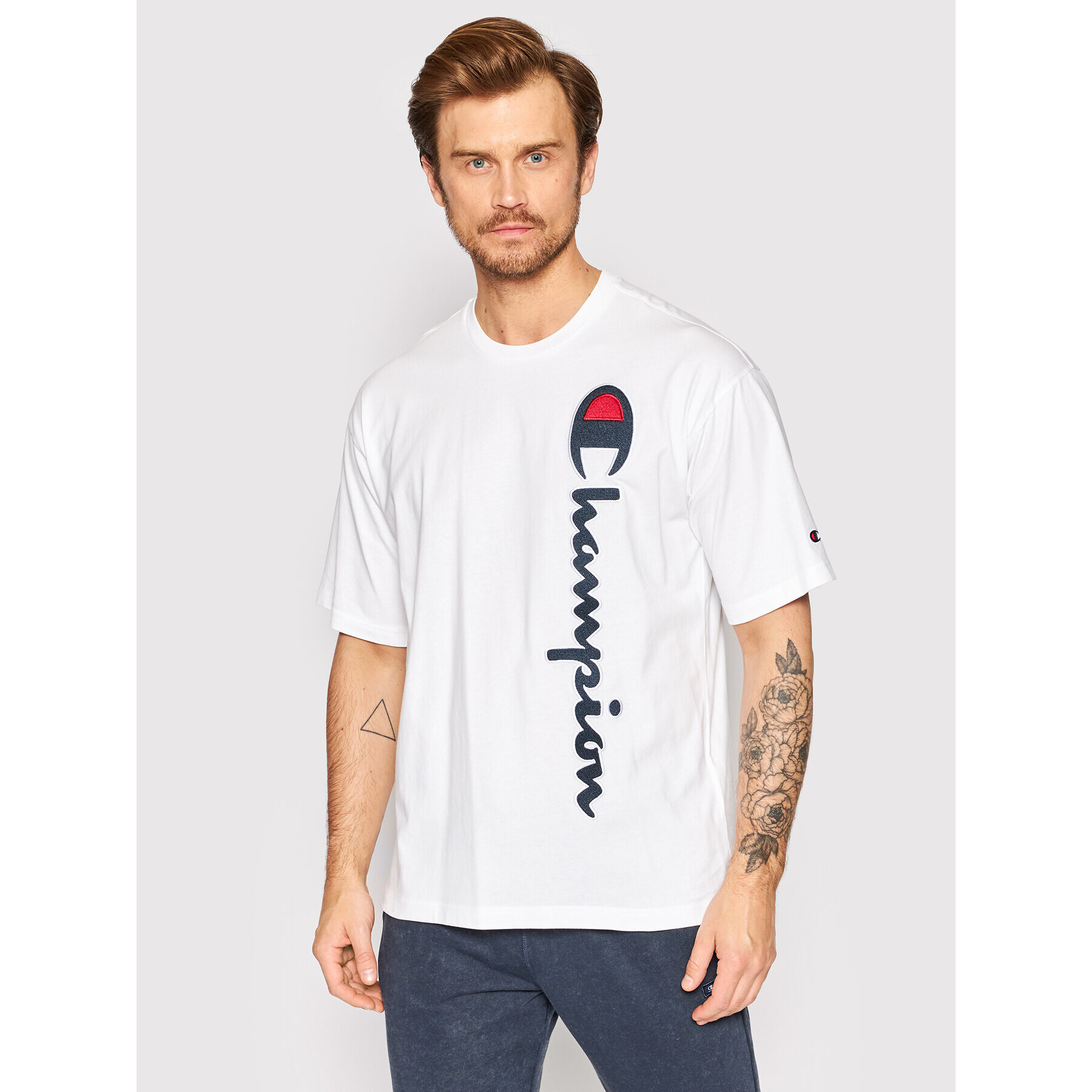 Champion Тишърт Vertical Script Logo 217070 Бял Custom Fit - Pepit.bg