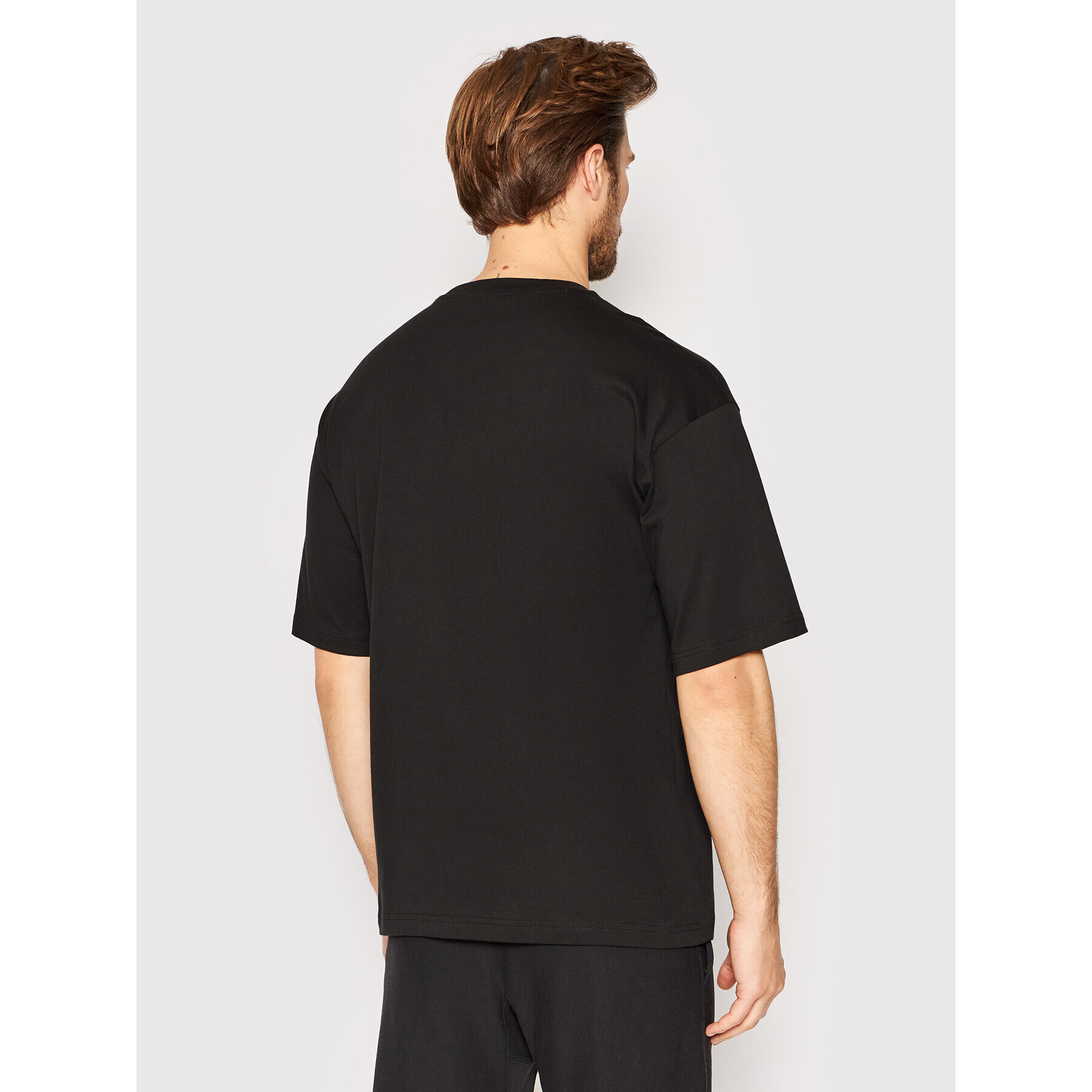 Champion Тишърт Vertical Script Logo 217070 Черен Custom Fit - Pepit.bg