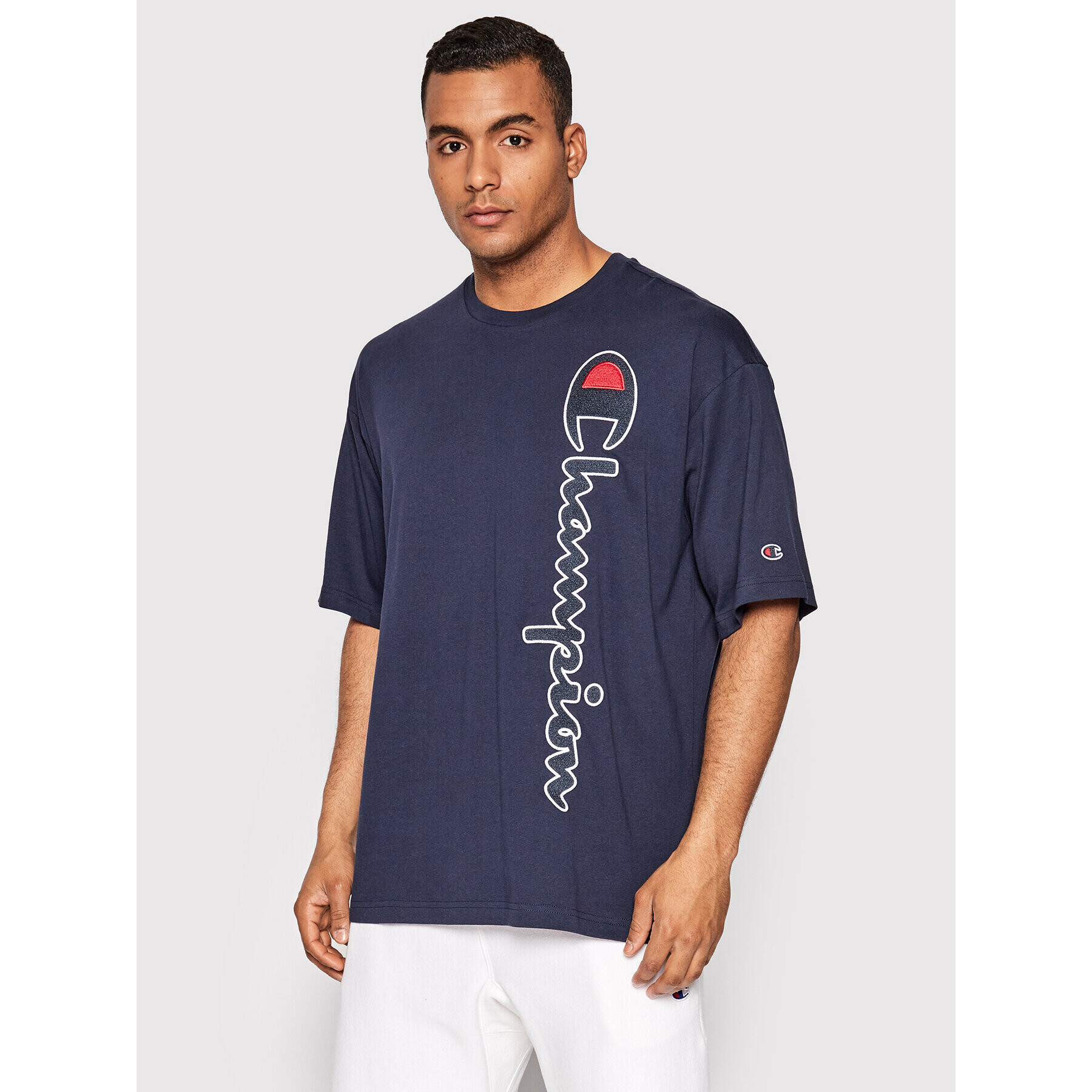 Champion Тишърт Vertical Script Logo 217070 Тъмносин Custom Fit - Pepit.bg