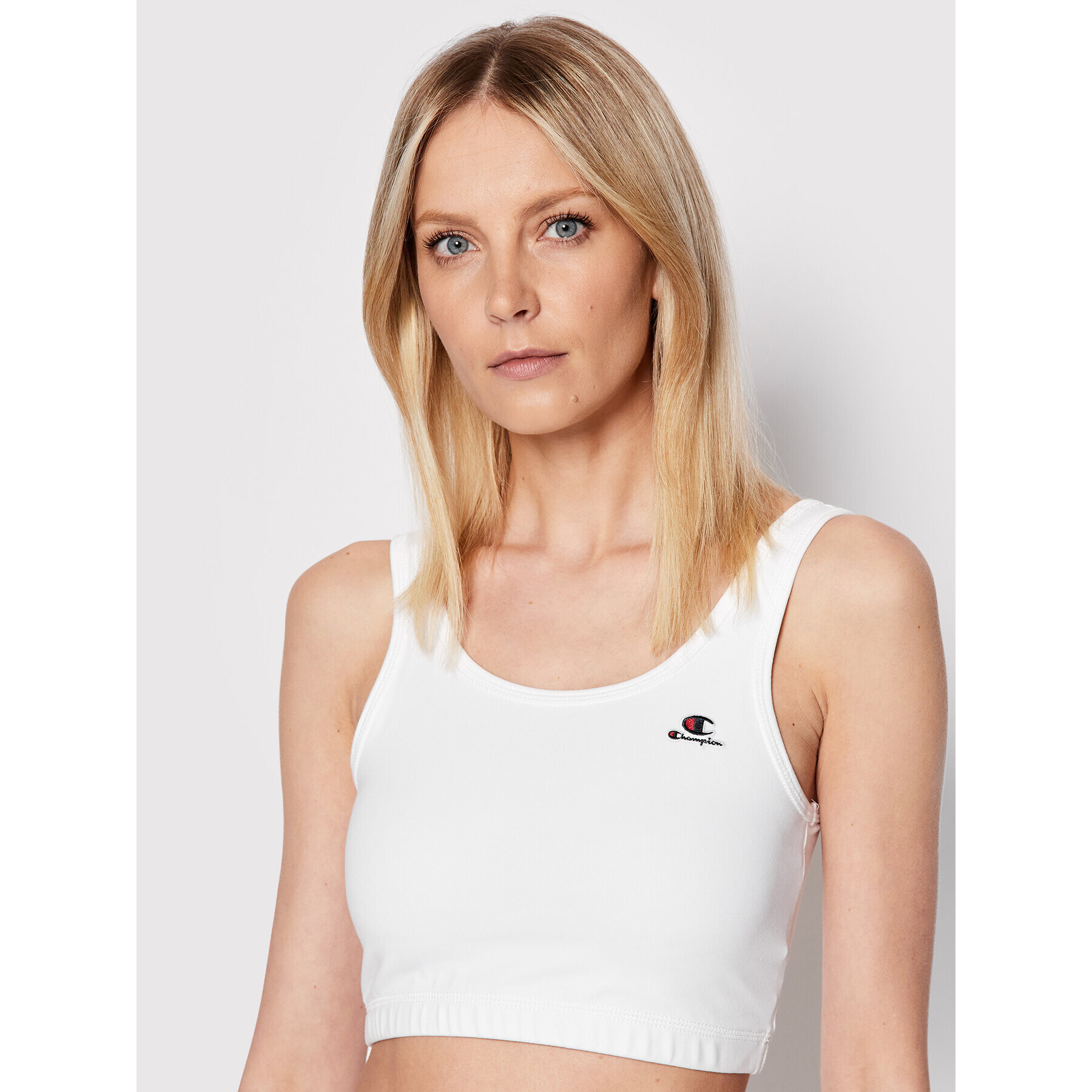 Champion топ Embroidered Patch 114938 Бял Athletic Fit - Pepit.bg