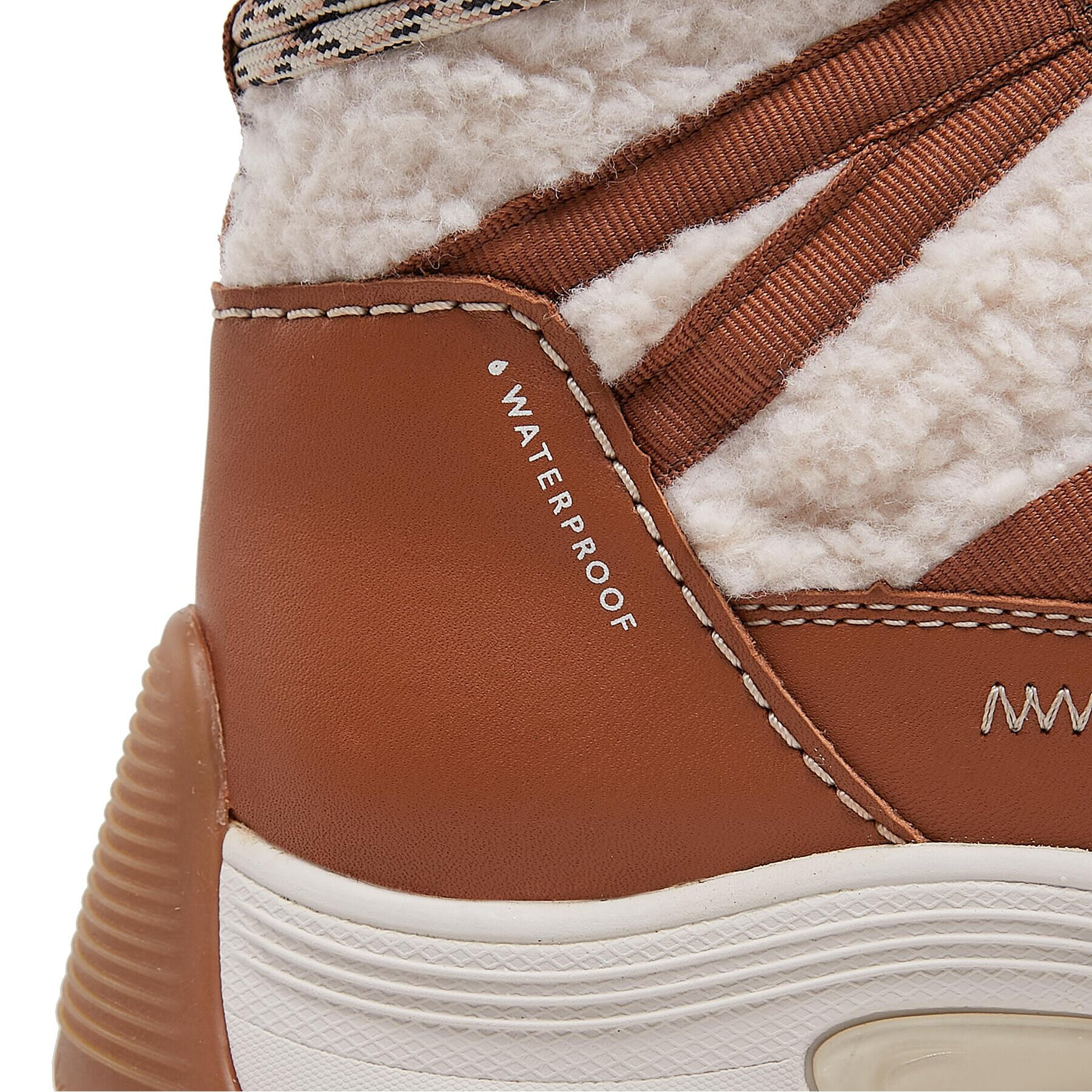 Clarks Боти Althike Up Wp 261734084 Бежов - Pepit.bg