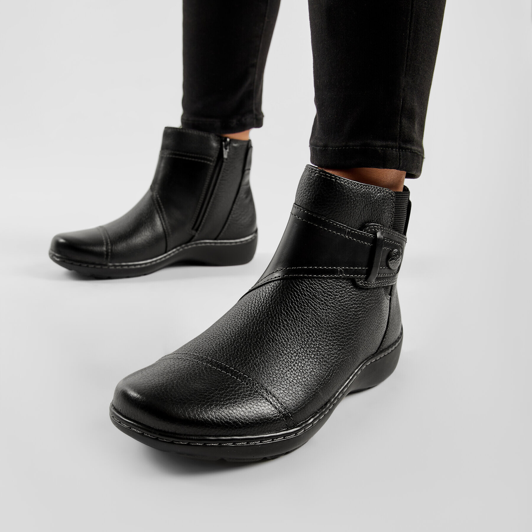 Clarks Боти Cora Tropic 261549934 Черен - Pepit.bg
