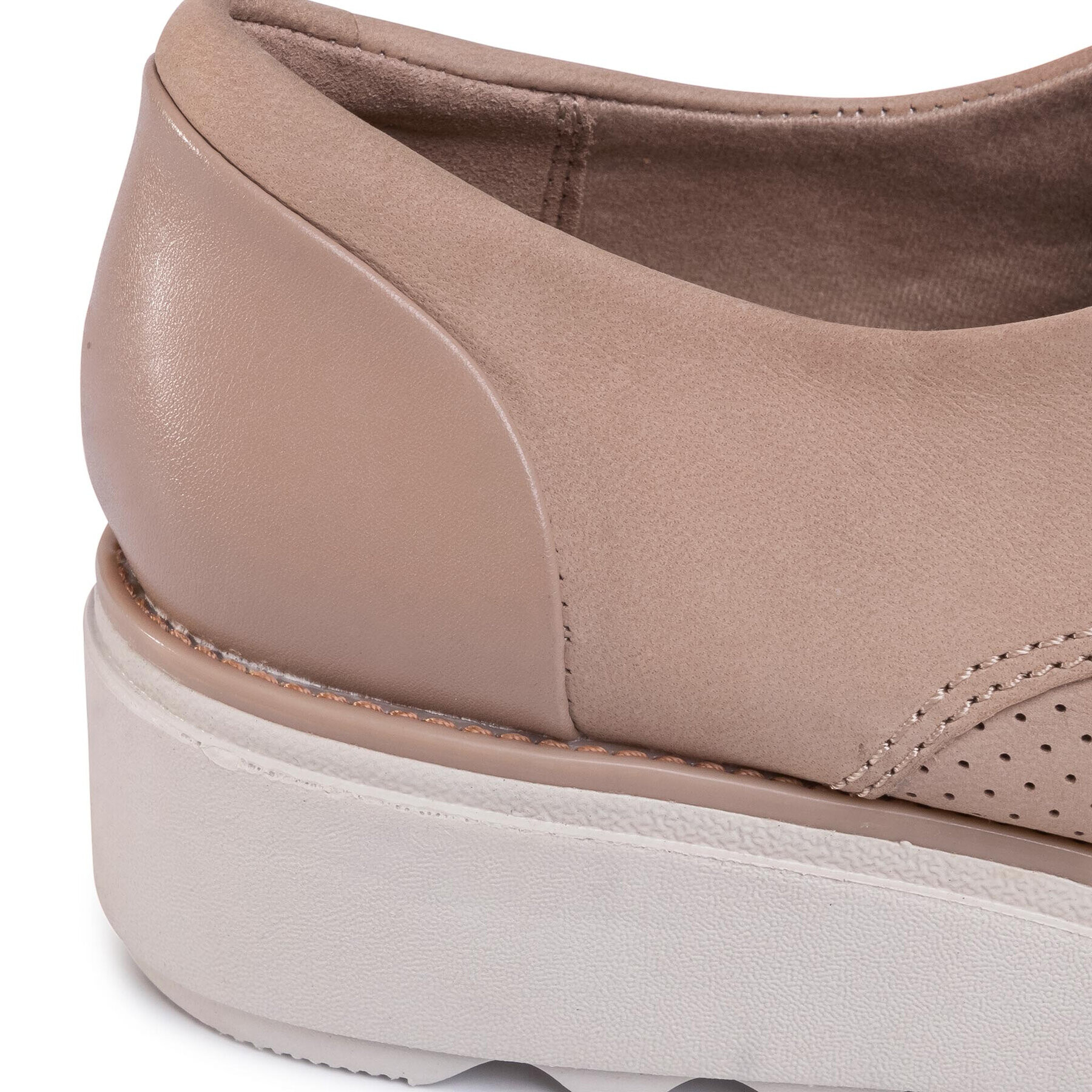 Clarks Оксфордки Sharon Crystal 261476314 Бежов - Pepit.bg
