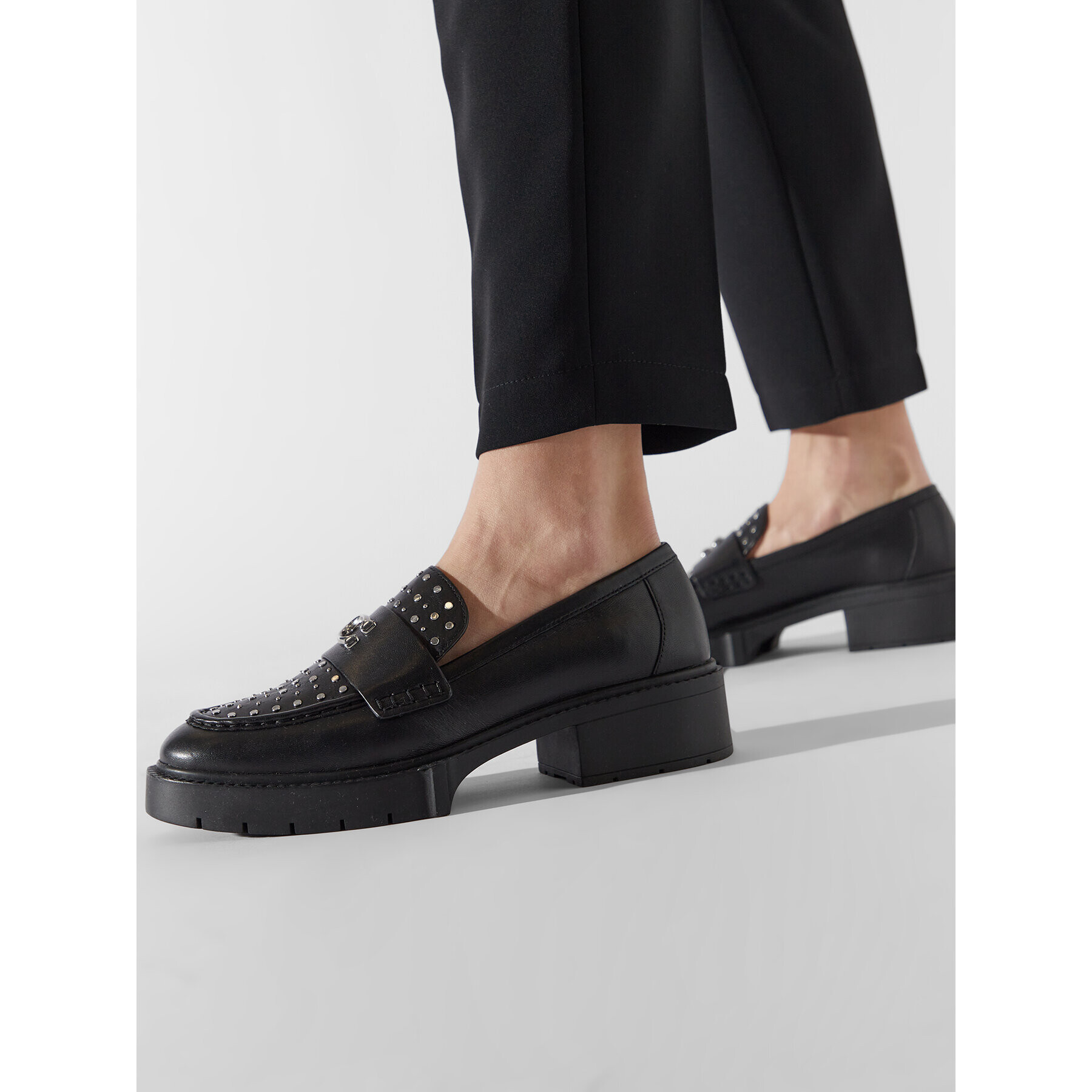 Coach лоуфъри с дебела подметка Leela Stud Leather CE309 Черен - Pepit.bg