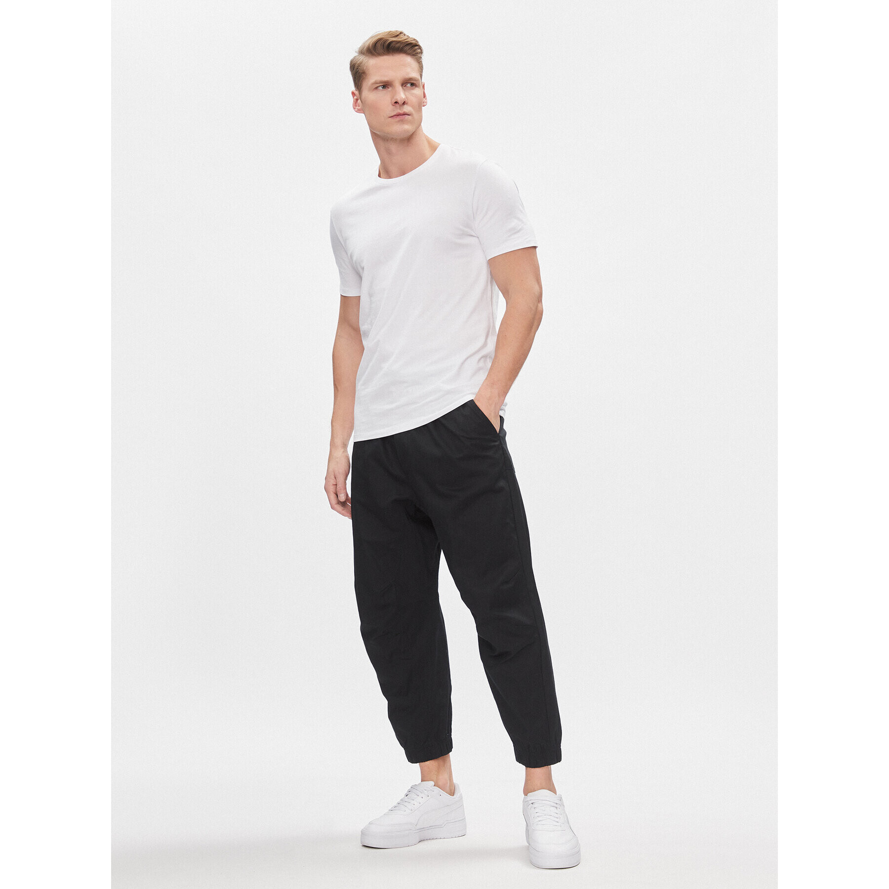 Converse Долнище анцуг Elevated Woven Jogger 10024604-A01 Черен Regular Fit - Pepit.bg