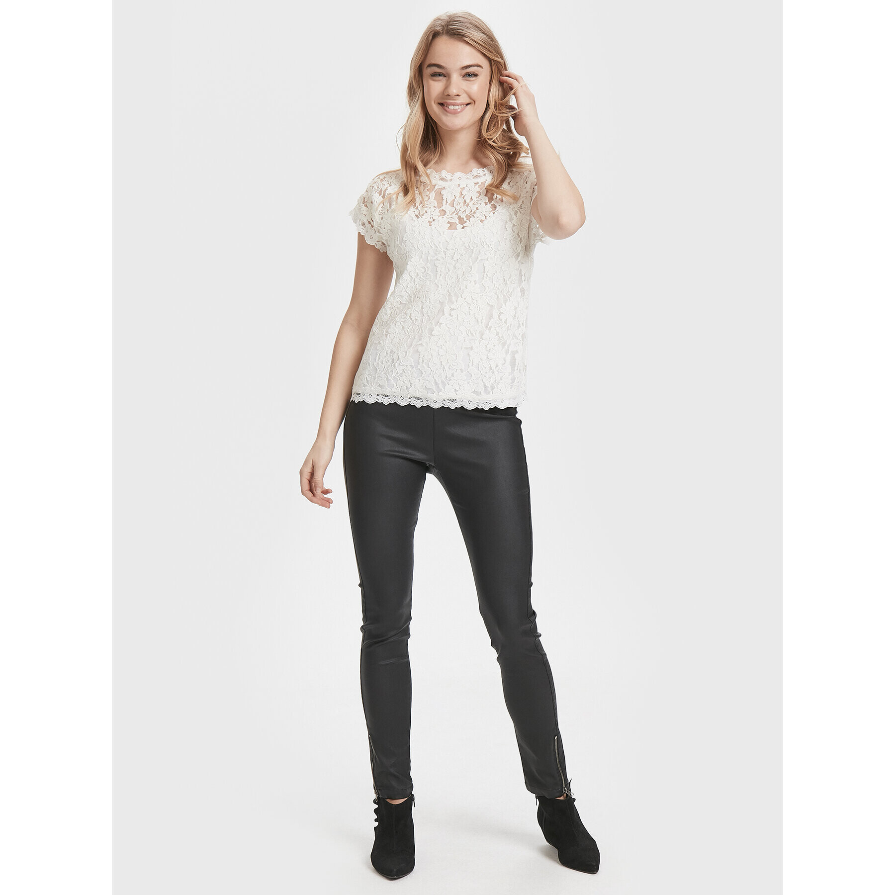 Cream Блуза Vivi 10604513 Бежов Regular Fit - Pepit.bg