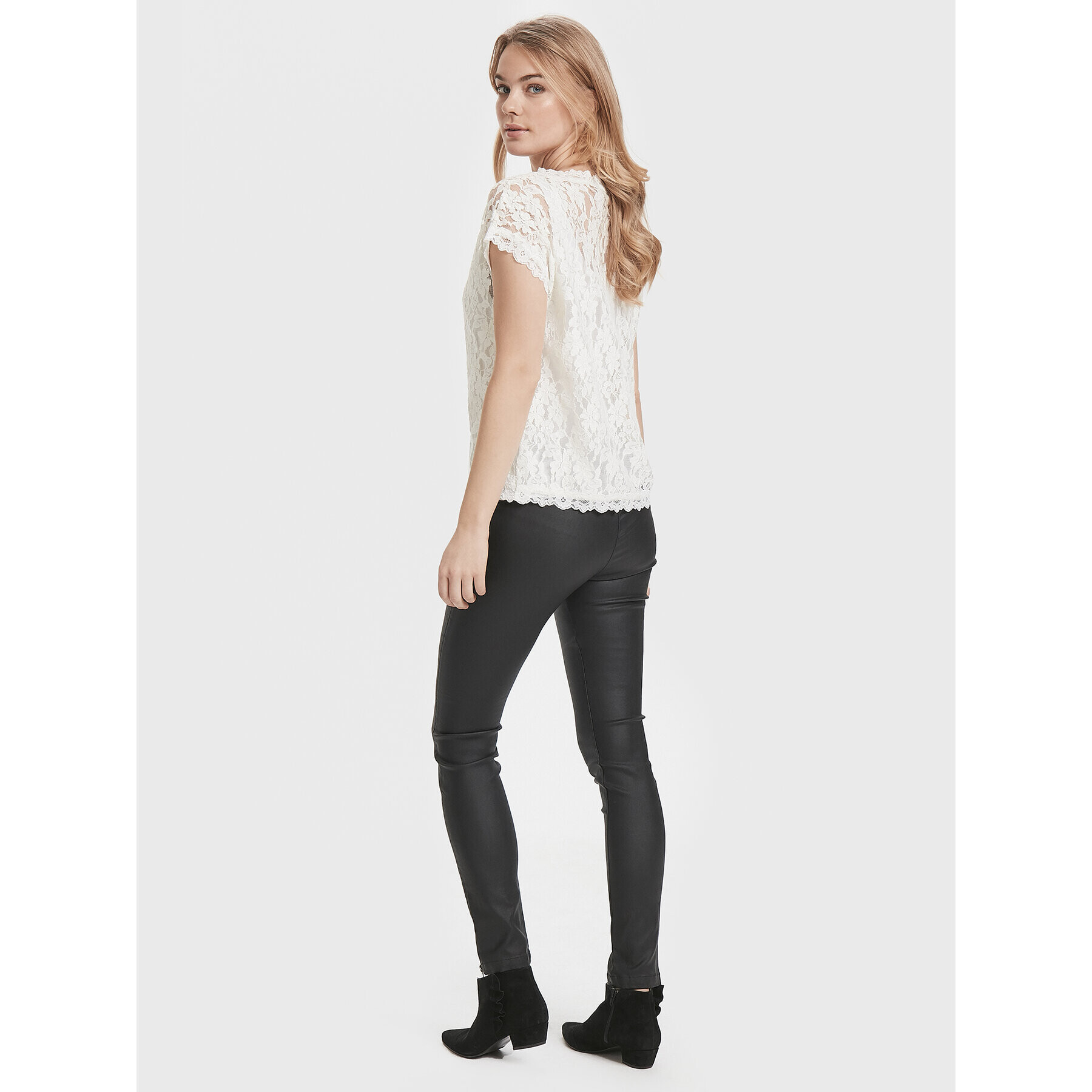 Cream Блуза Vivi 10604513 Бежов Regular Fit - Pepit.bg